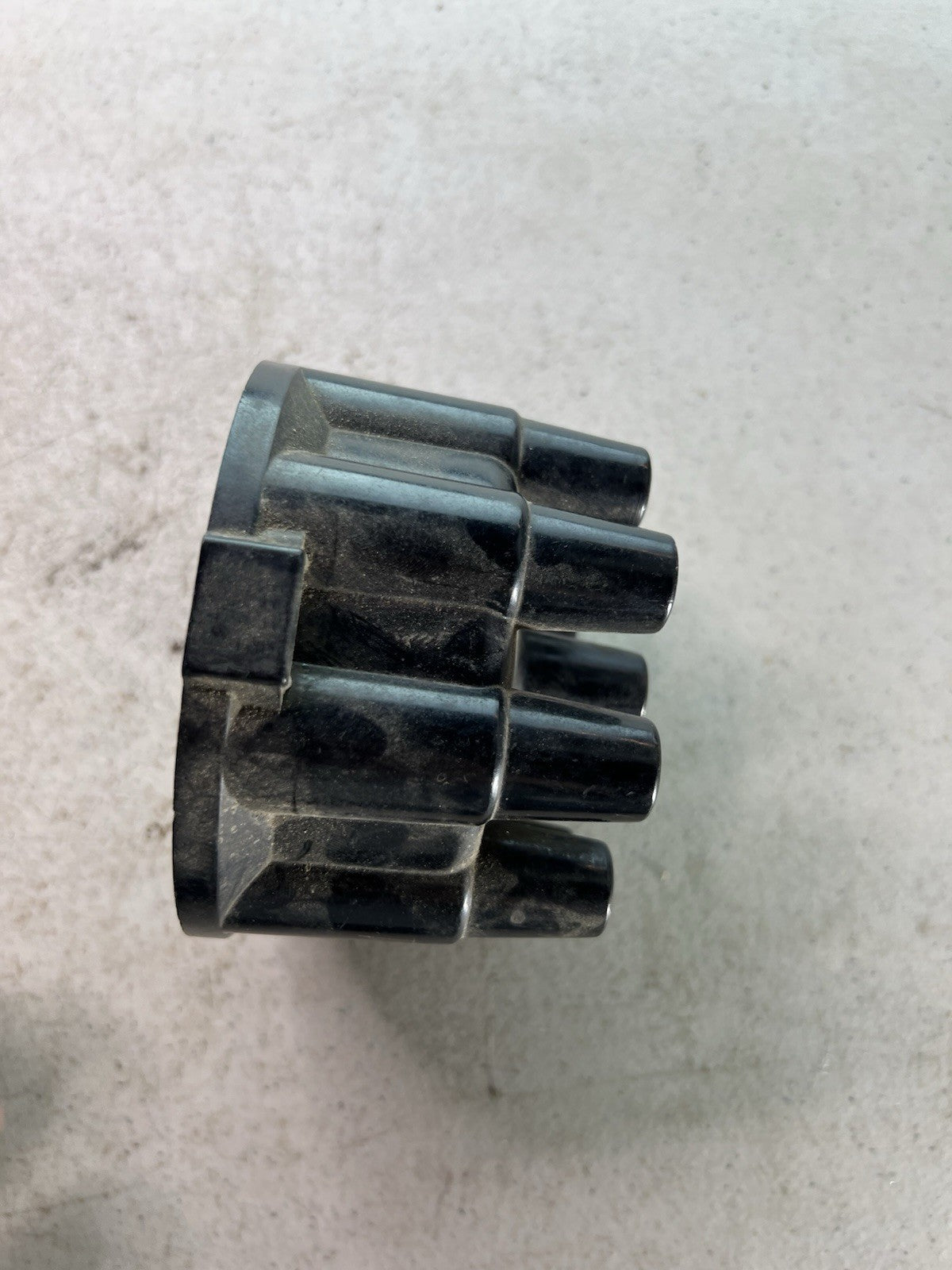 Vintage 8-Cylinder Distributor Cap – Black Bakelite Style4