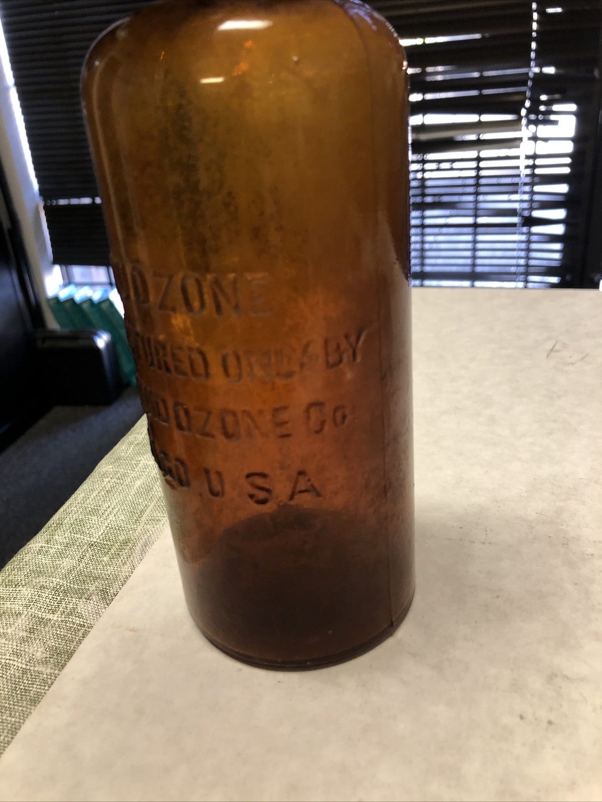 ANTIQUE LIQUOZONE THE LIQUID OZONE CO. CHICAGO USA GLASS BOTTLE2