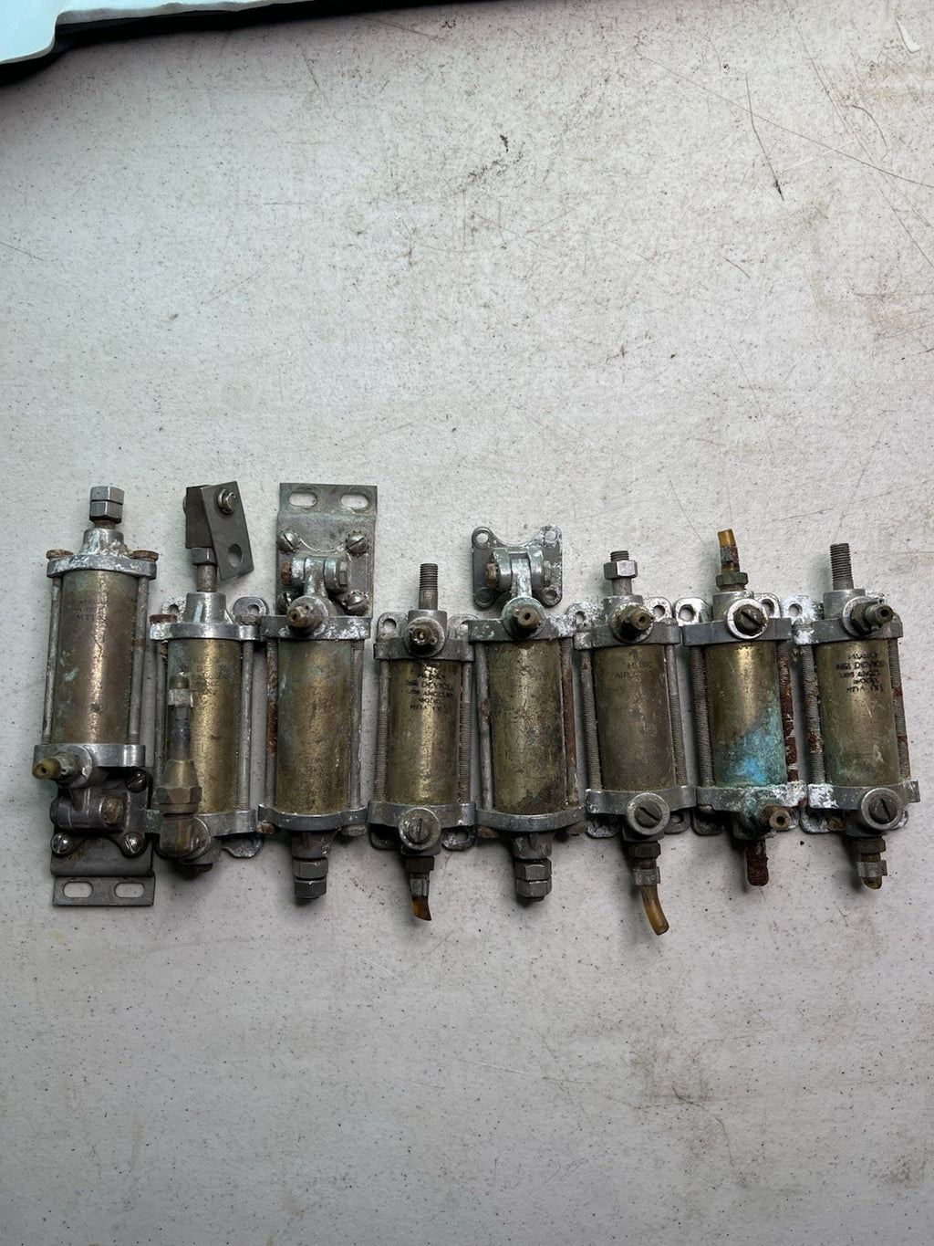 Husky Air Devices Pneumatic Air Cylinder Lot Of 80
