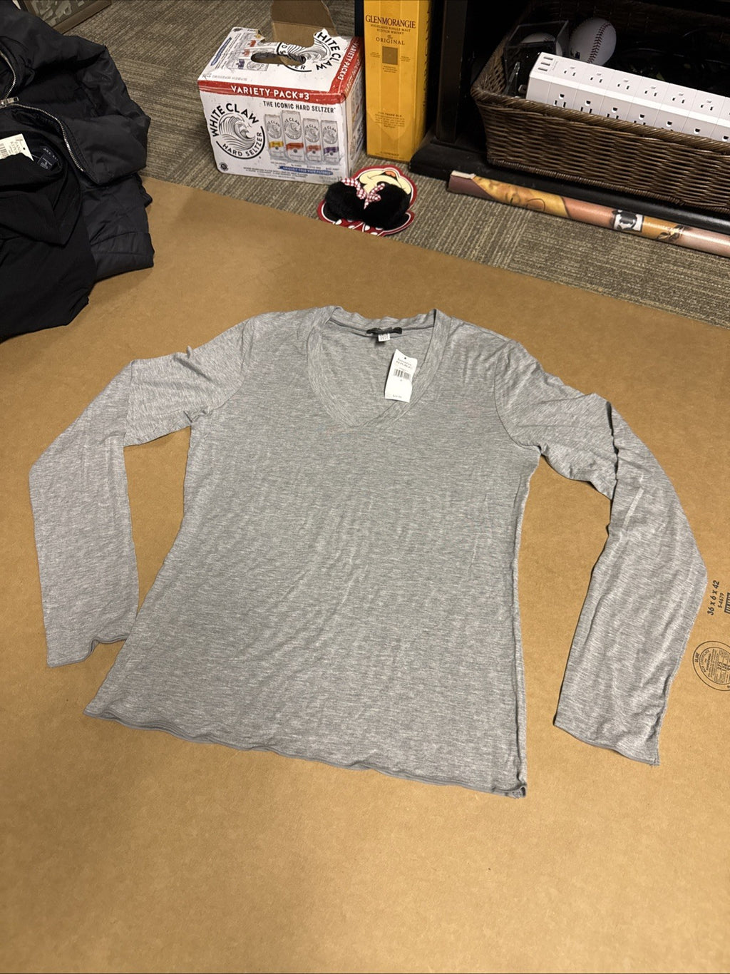 NWT Banana Republic Women’s Gray V Neck Long Sleeve Shirt Size Medium1