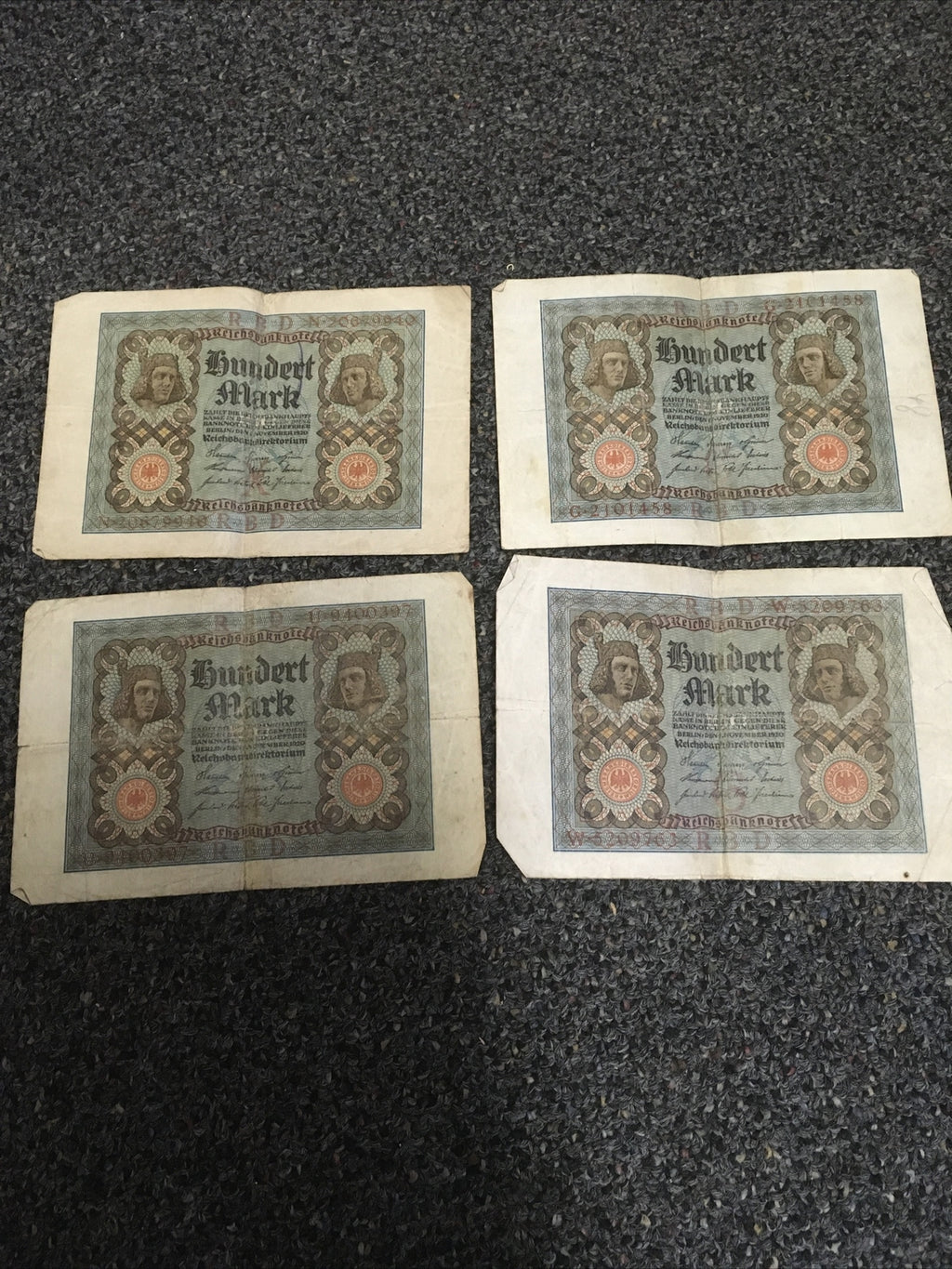 Lot Of 4 German Deutschland 100 Bundert Mark 1920 Bank Notes0