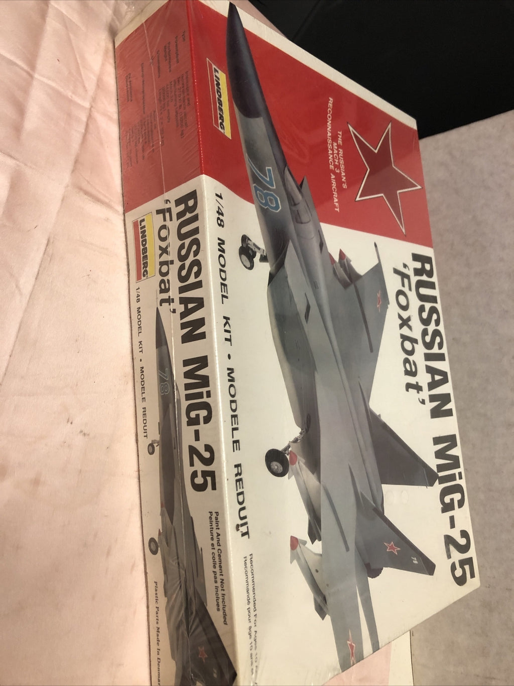 Lindberg Russian MiG-25 Foxbat 1/48 Model Kit SEALED1