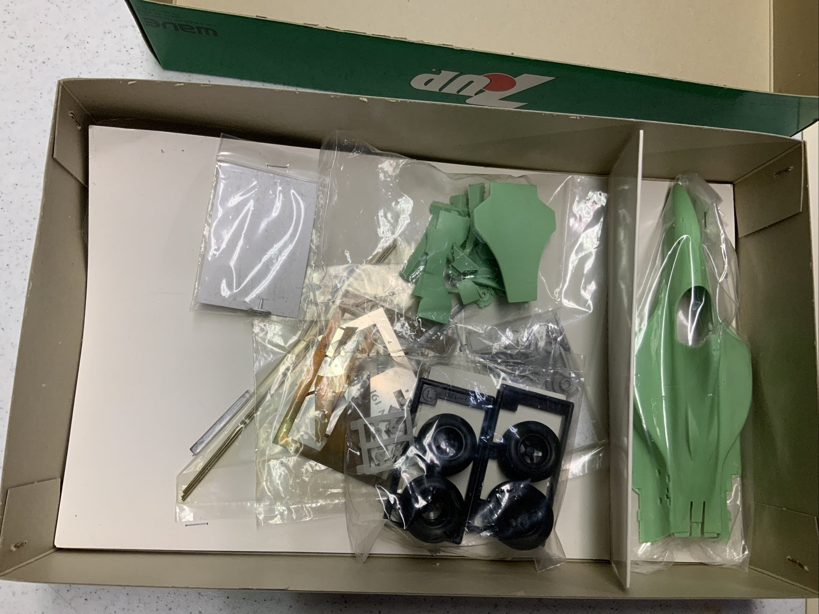 WAVE Benetton Formula 1 Jordan Ford 1911/24 Scale Model Kit Resin Metal1