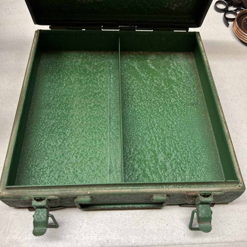 Vintage LadE.D. Bullard & Co. First Aid Original green Metal Box NO CONTENTS2