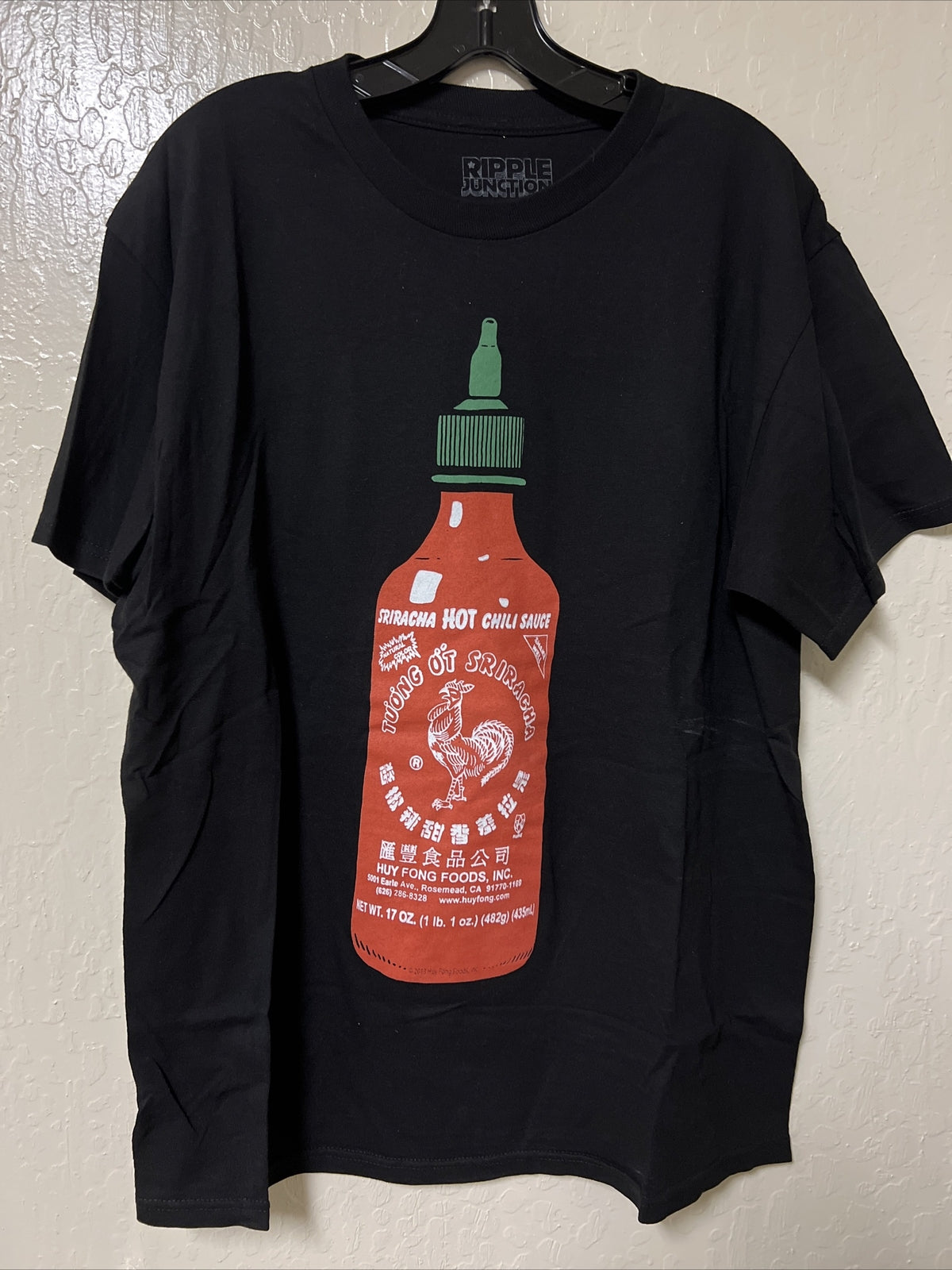 Sriracha Hot Sauce Men’s T Shirt Ripple Junction Size Large 0