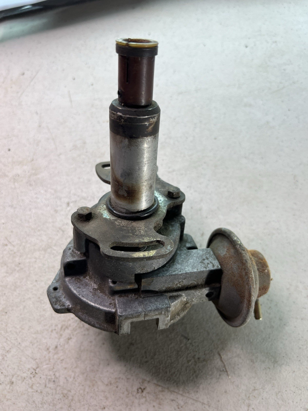 Vintage D4N85-02 Distributor | 22100-80W212