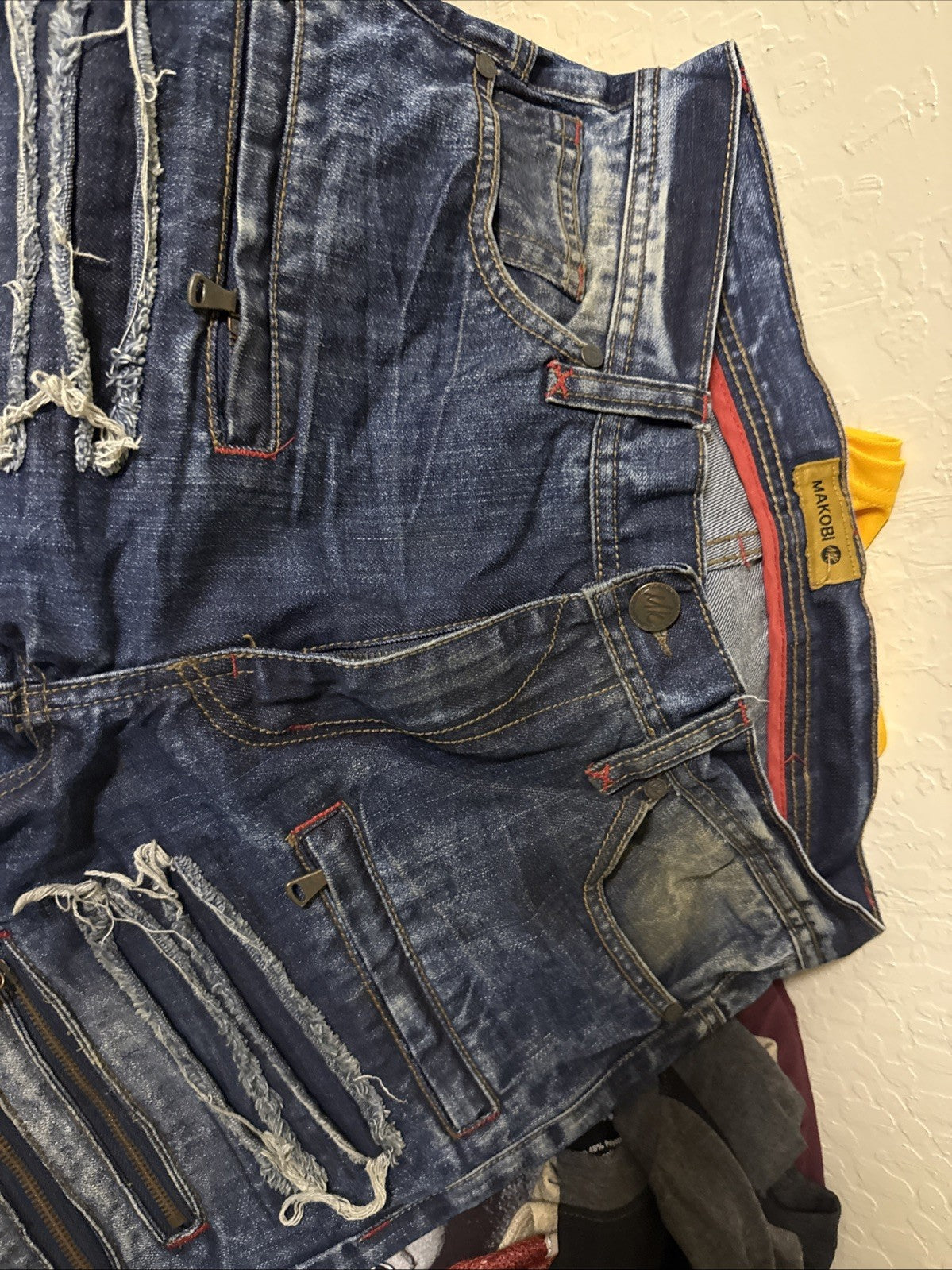 MAKOBI Jeans Mens 32x32  Blue Straight Distressed Light Wash Denim Street Pants1