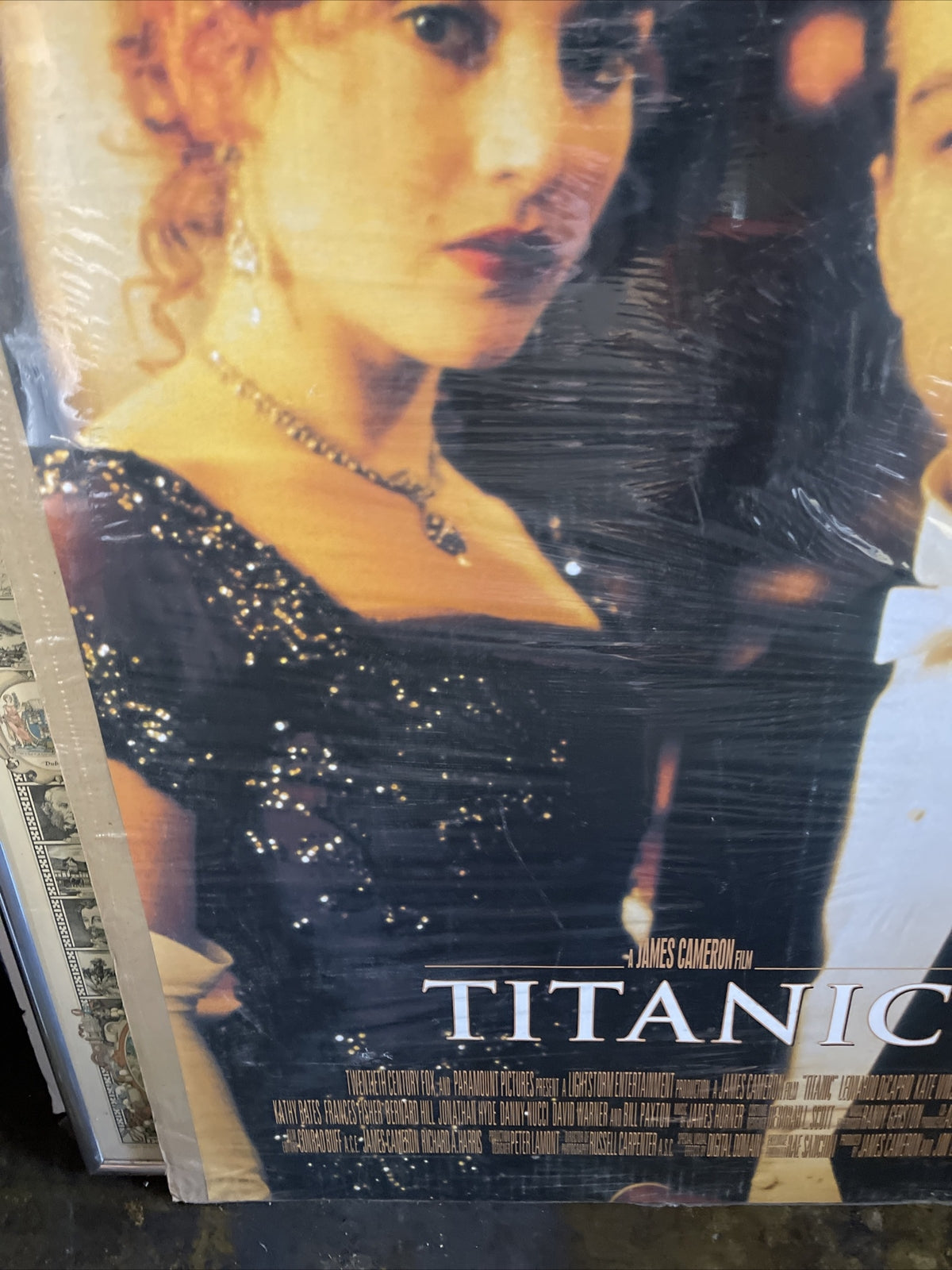TITANIC 1997 MOVIE POSTER LEONARDO DICAPRIO KATE WINSLET 23” X 33”2