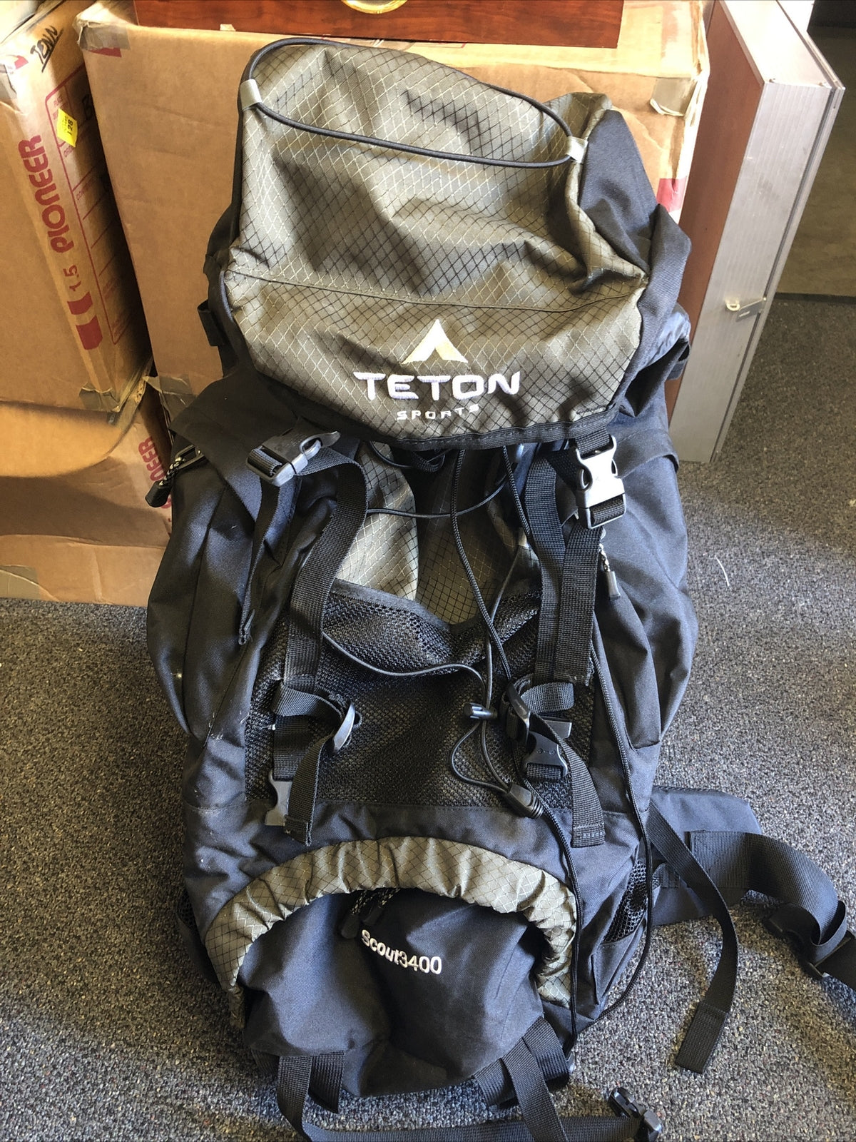 Teton Sports Scout 3400 Internal Frame Backpack Hunter Green0