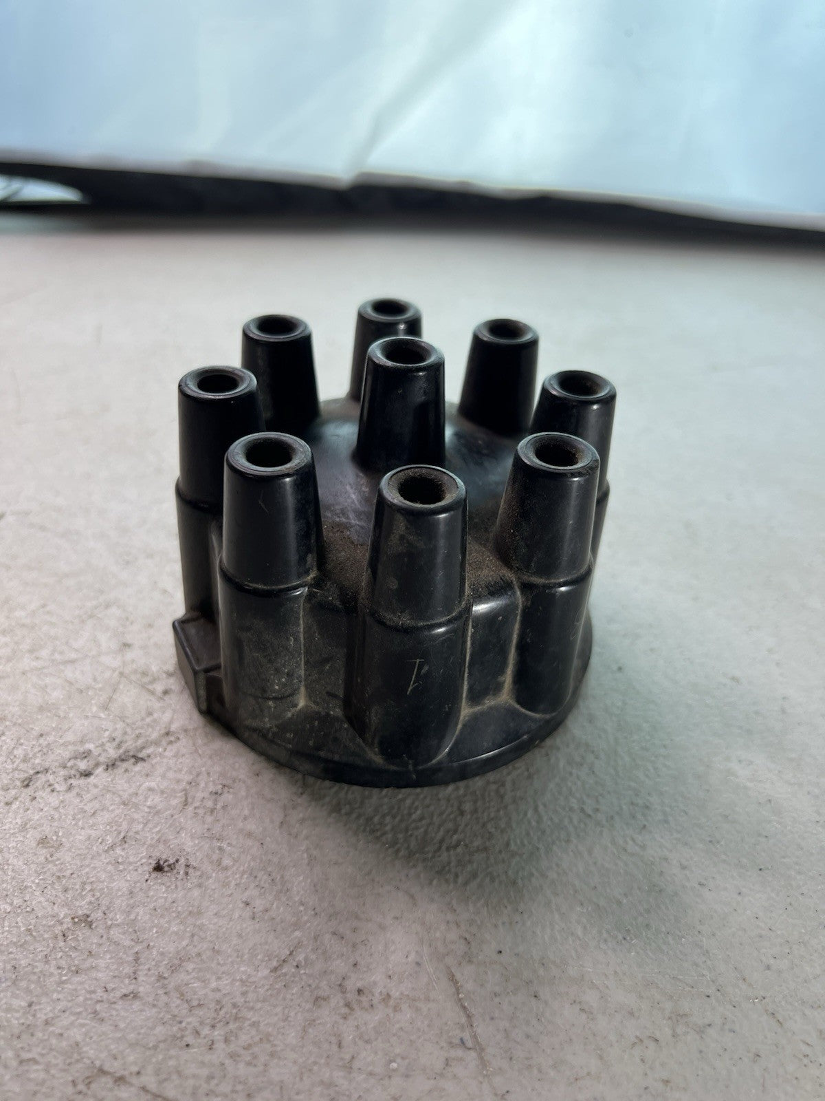 Vintage 8-Cylinder Distributor Cap – Black Bakelite Style0