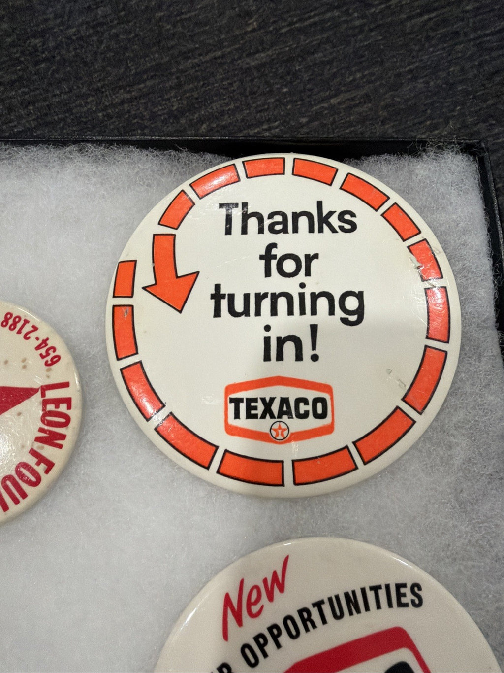 Vintage Texaco Memorabilia Display Sign Lot Pins Pin Back1