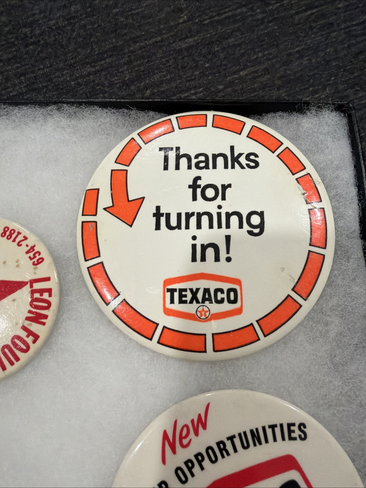 Vintage Texaco Memorabilia Display Sign Lot Pins Pin Back1