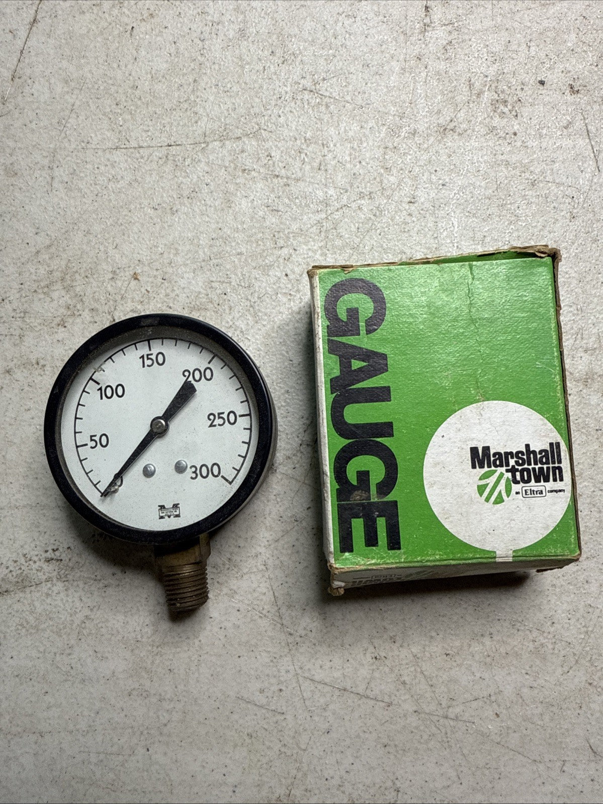 Marshalltown Fig 23 Pressure Gauge 0–300 PSI 1/4” NPT Steel Case NOS0