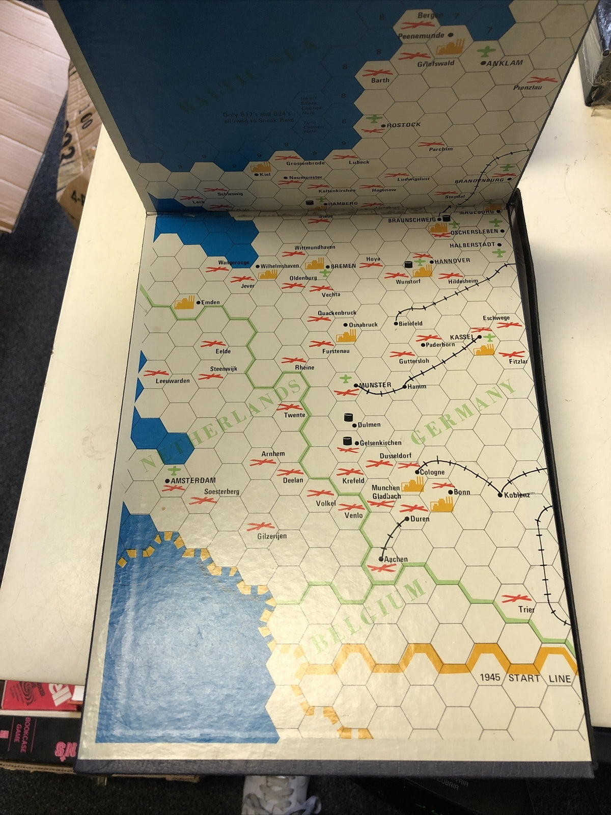 Vintage Luftwaffe combat Game by Avalon Hill (1970)3