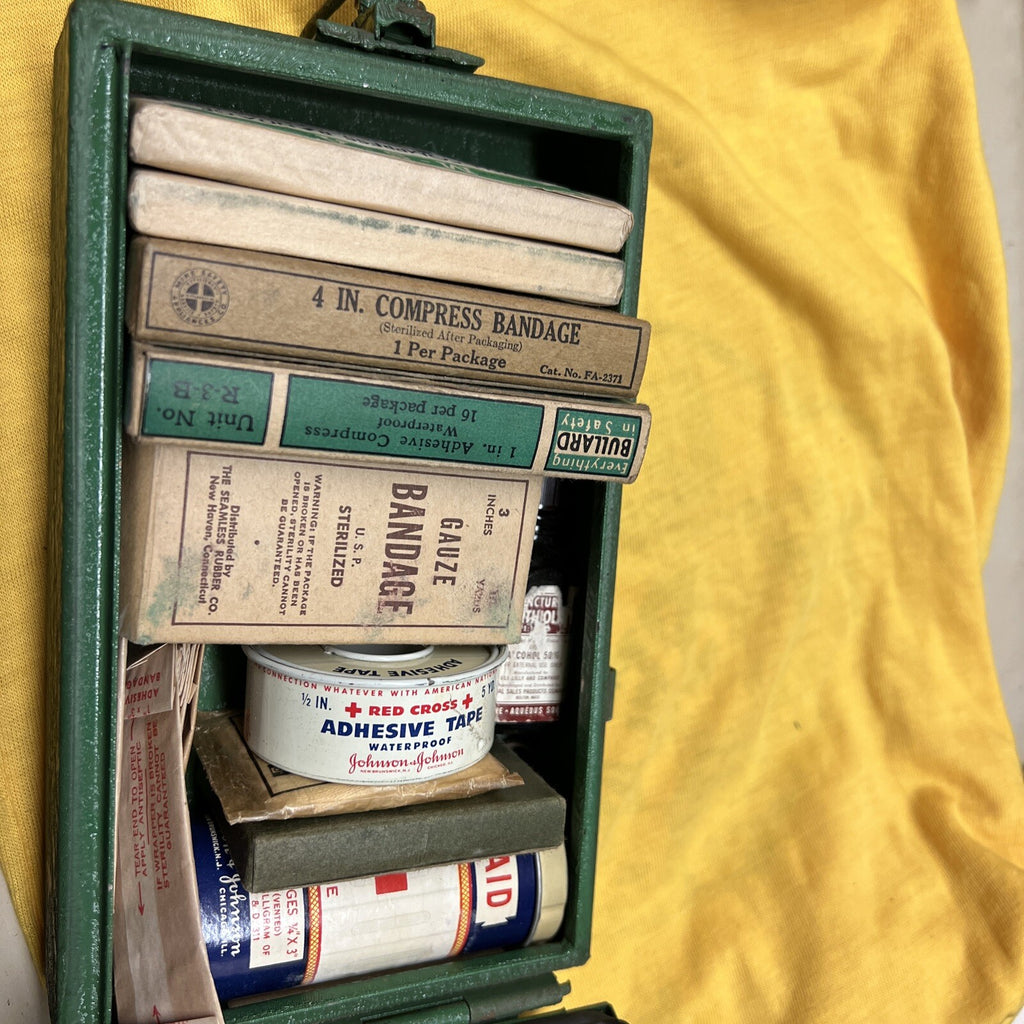 Vintage E.D. Bullard & Co. First Aid With Original green Metal Box & Contents2