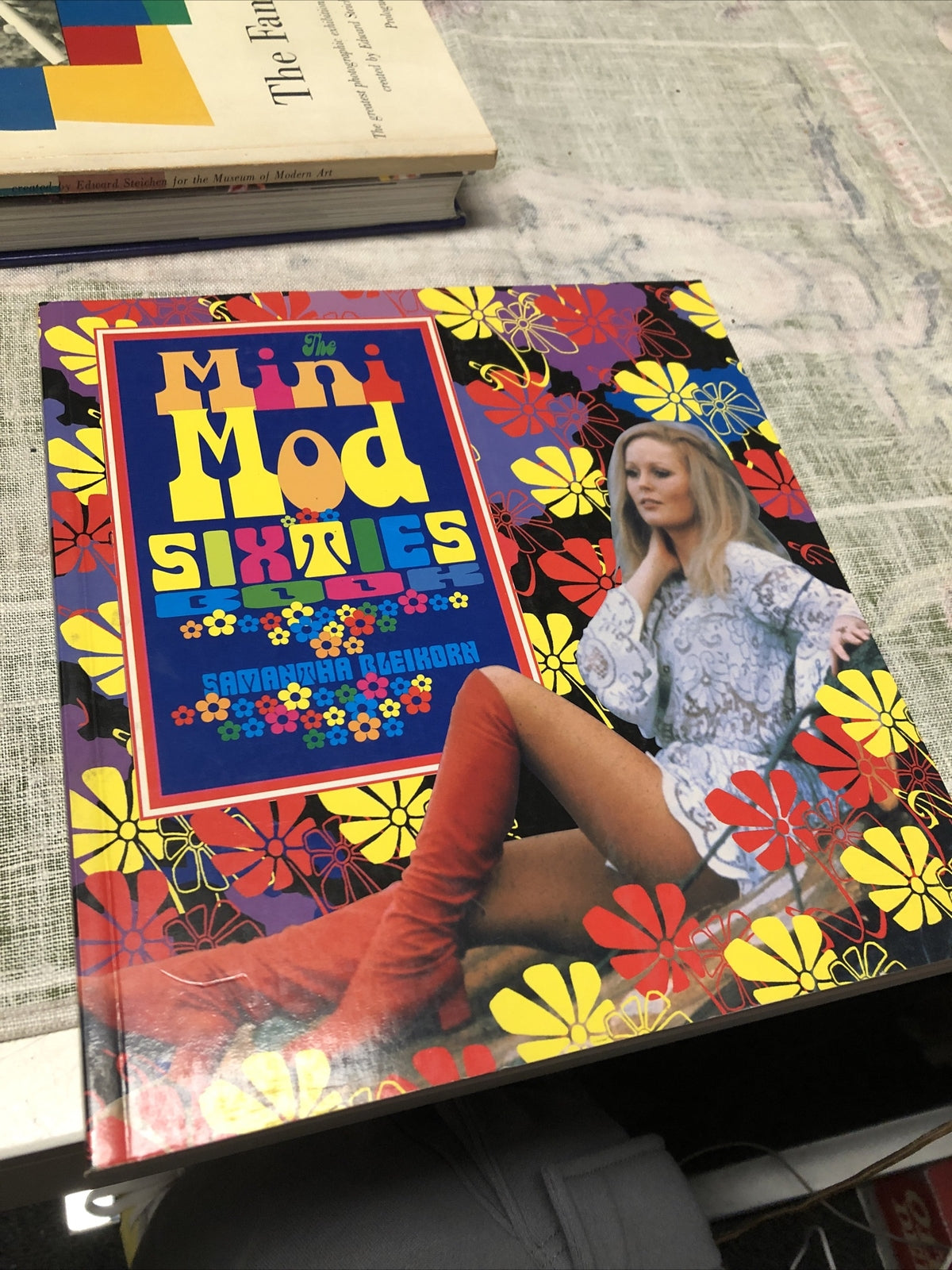 The Mini Mod Sixties Book by Bill Yenne and Samantha Bleikom0