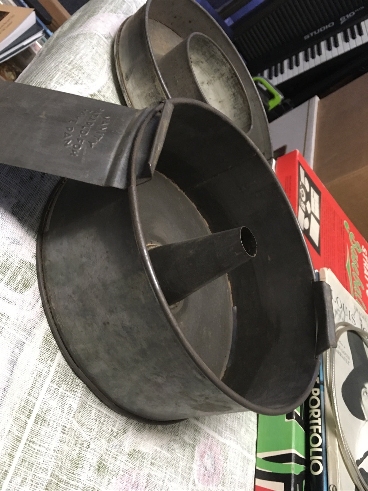 Vintage Vanity Cake Pan Angel Food Bundt Cake Pan 2 Pieces 8.5”3