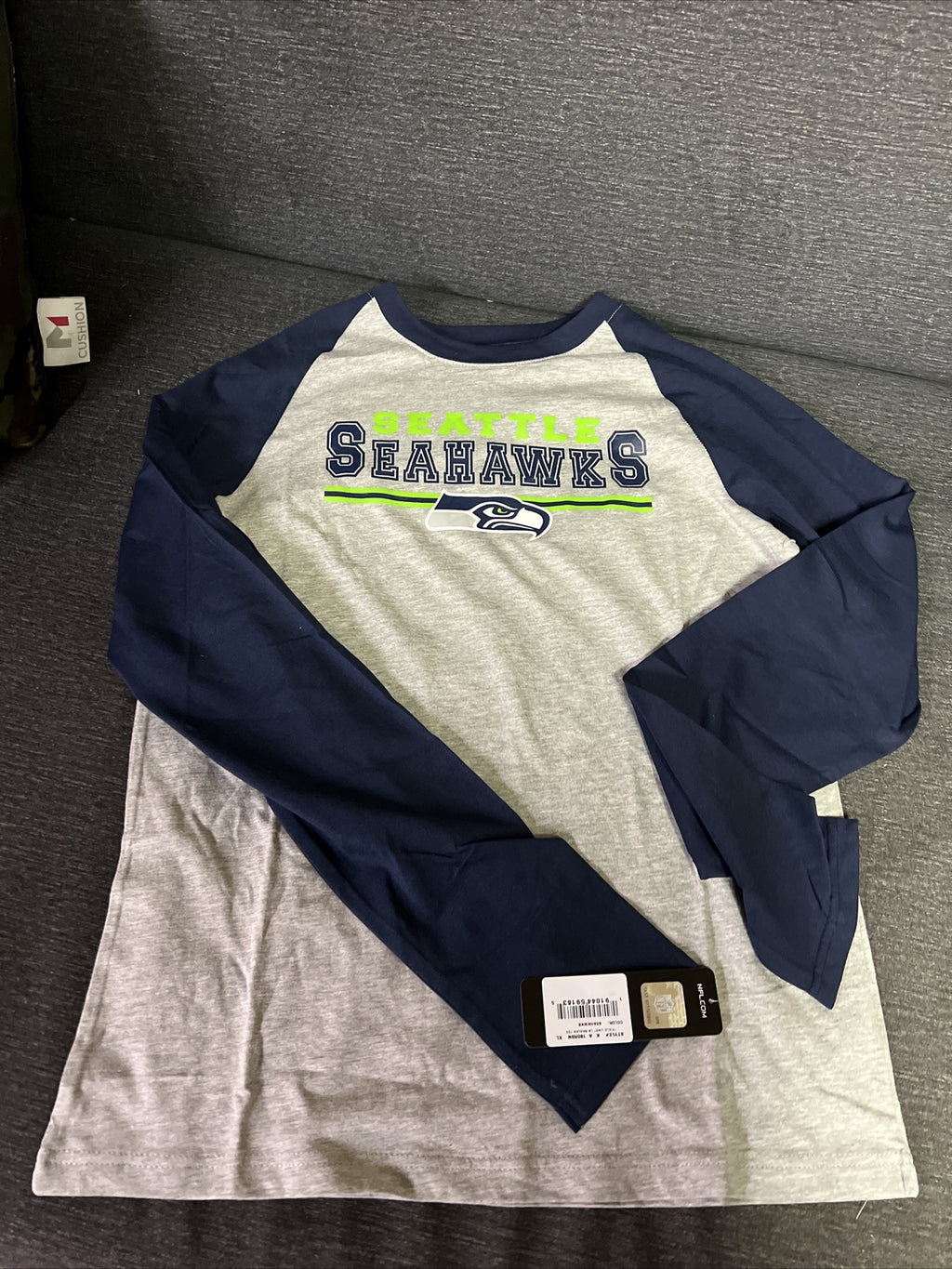 Seattle Seahawks NFL Football Long Sleeve Youth Size 10 Field Line Raglan Tee0