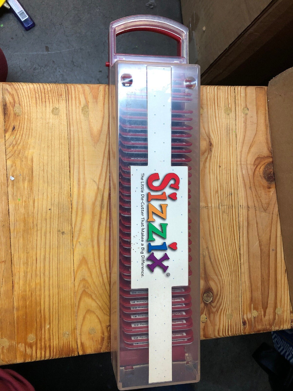 SIZZIX LITTLE DIE CUTTER GRAFFITI ALPHABET SET IN STORAGE CASE 35 PIECES1