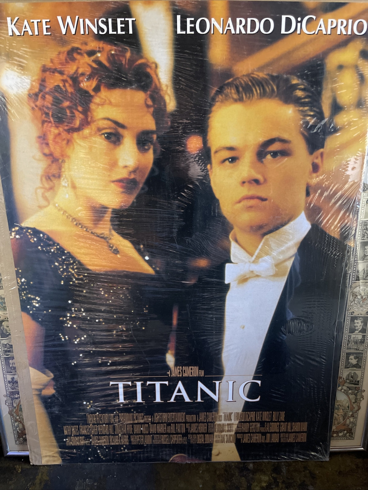 TITANIC 1997 MOVIE POSTER LEONARDO DICAPRIO KATE WINSLET 23” X 33”6