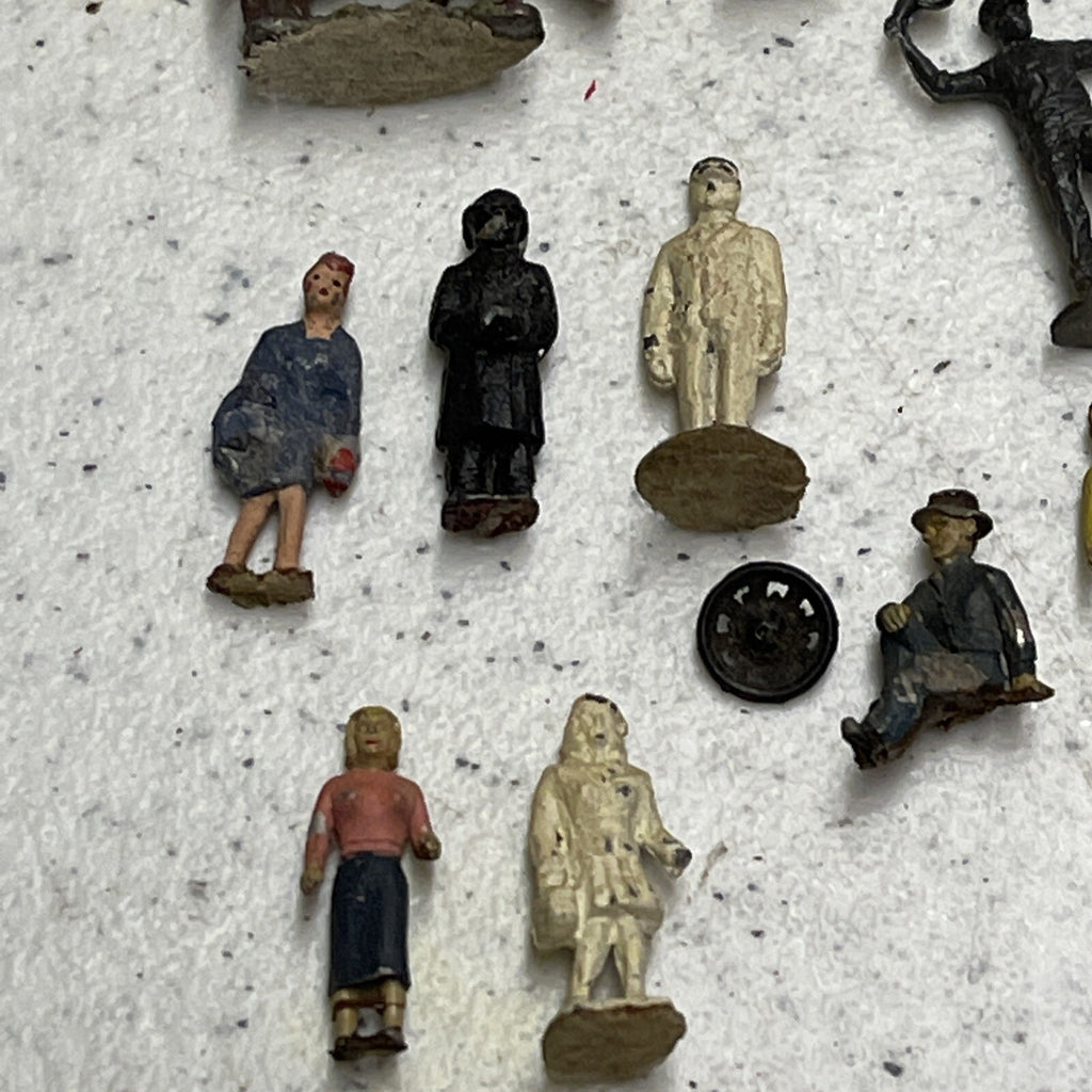 Vintage Slot Car Track Metal & Plastic People Pieces Triangle Scalextric??1