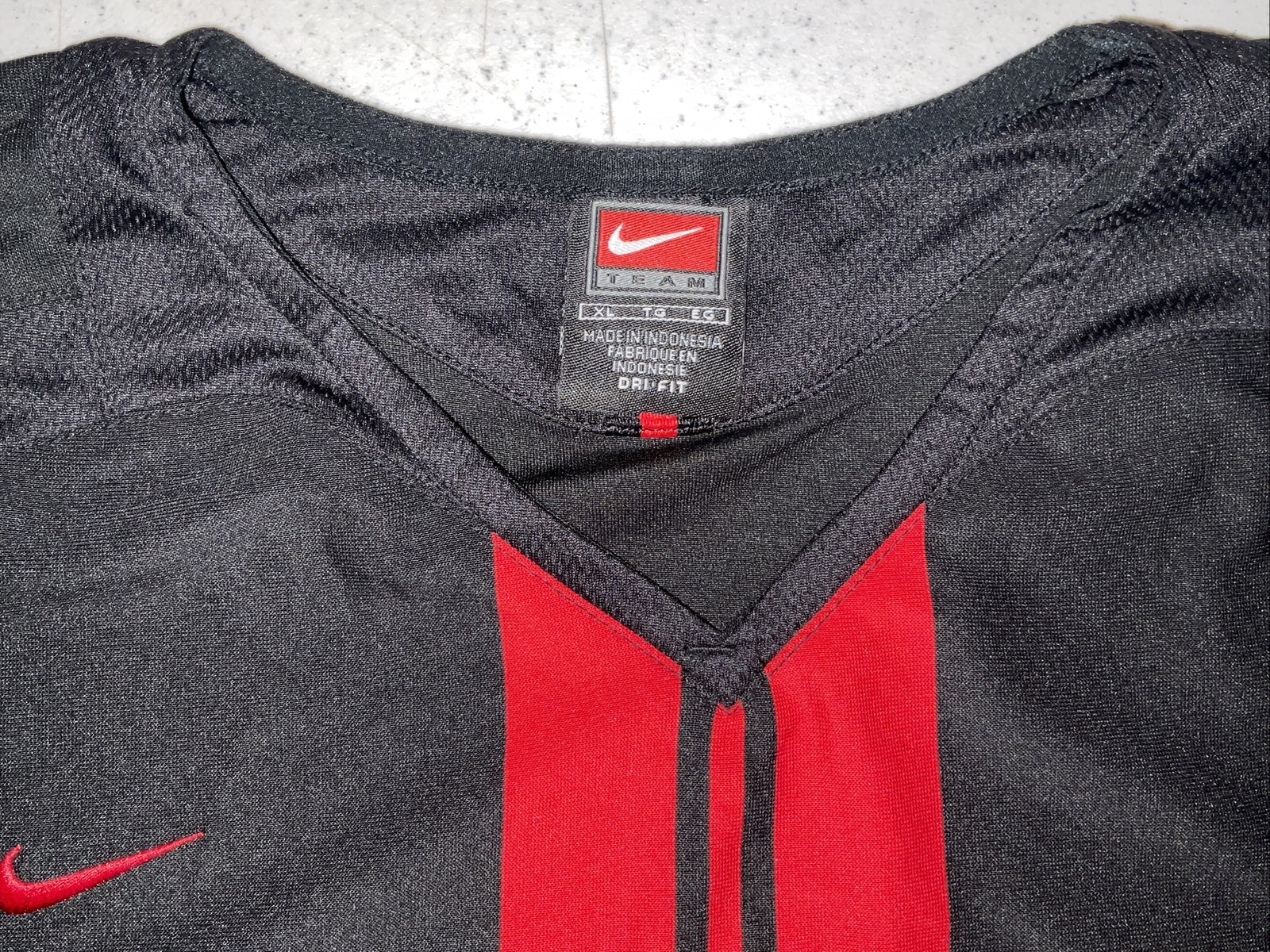 Nike Team Training Shirt V-Neck Short Sleeves Size XL3