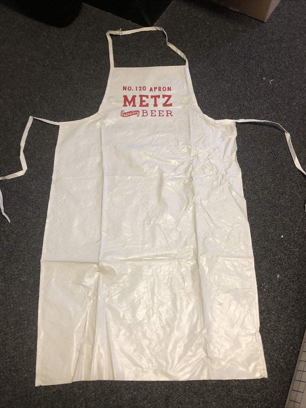 VINTAGE Metz Extra Dry Beer Apron No.120 Advertising0