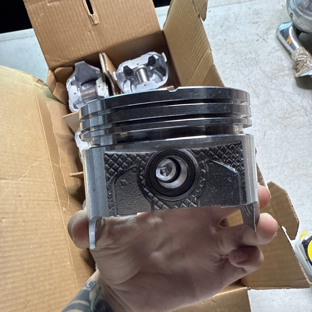 Set Of 8 Badger Pistons AP557-020, Min Bore 4.020 NOS2