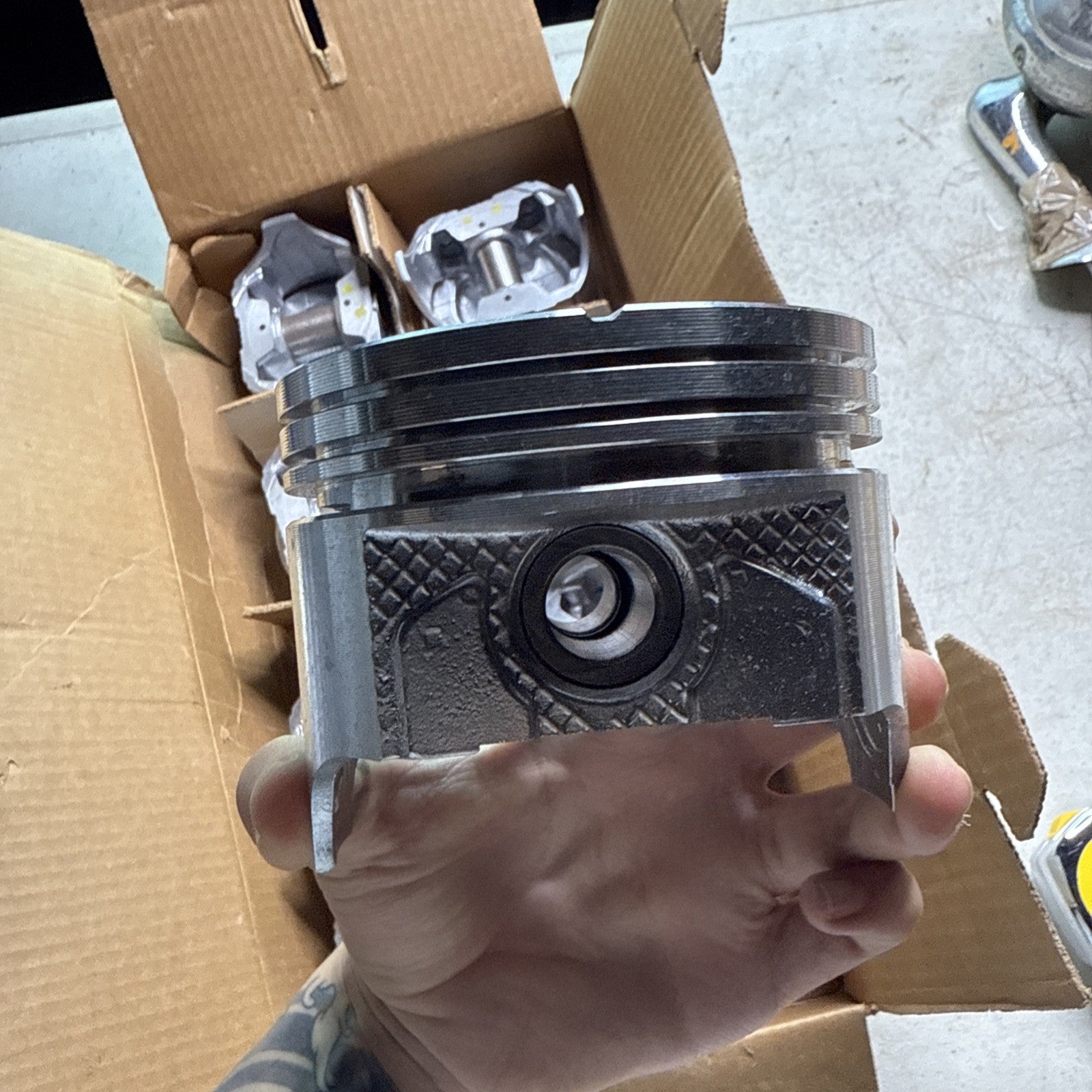 Set Of 8 Badger Pistons AP557-020, Min Bore 4.020 NOS2