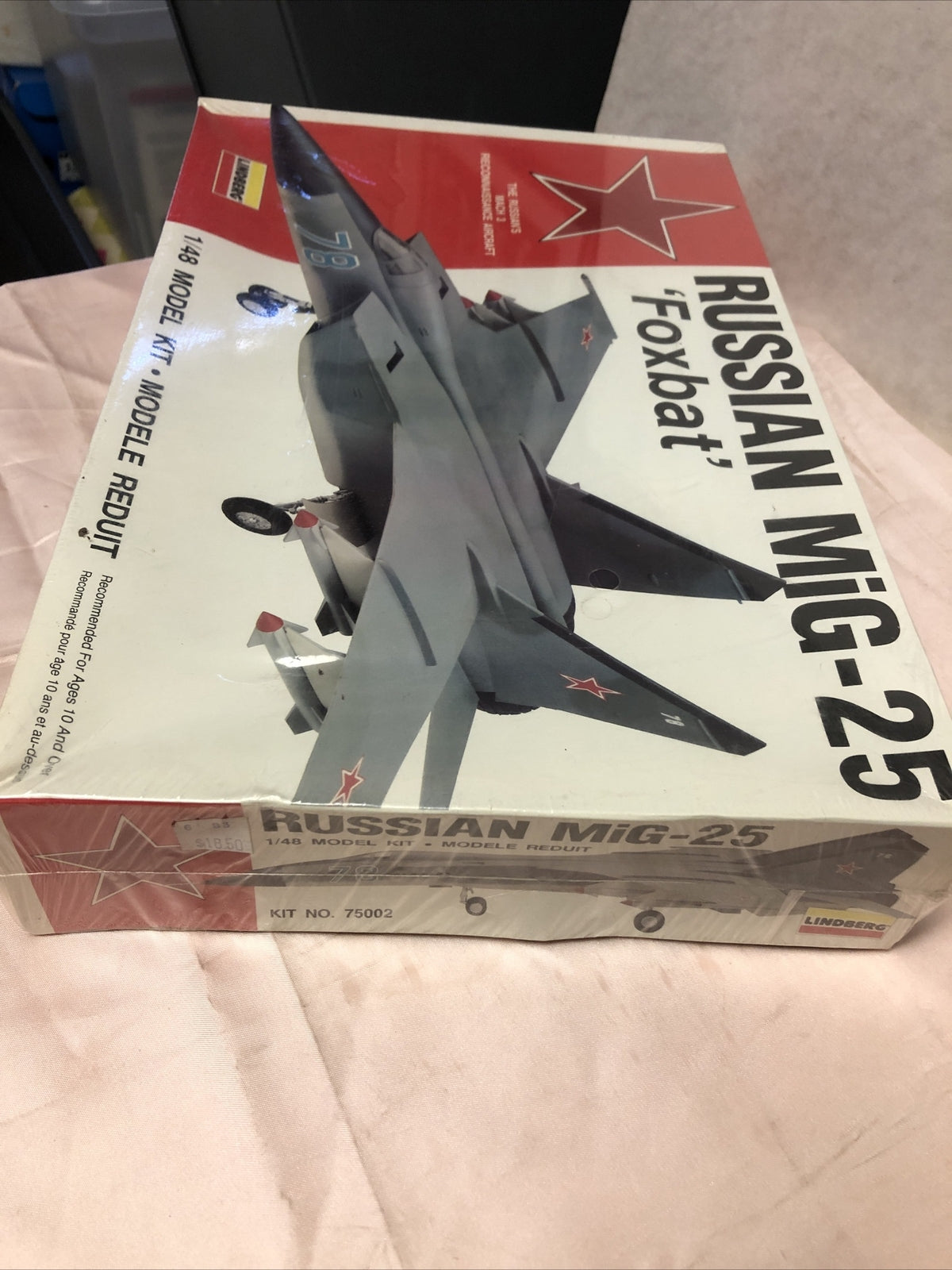Lindberg Russian MiG-25 Foxbat 1/48 Model Kit SEALED2