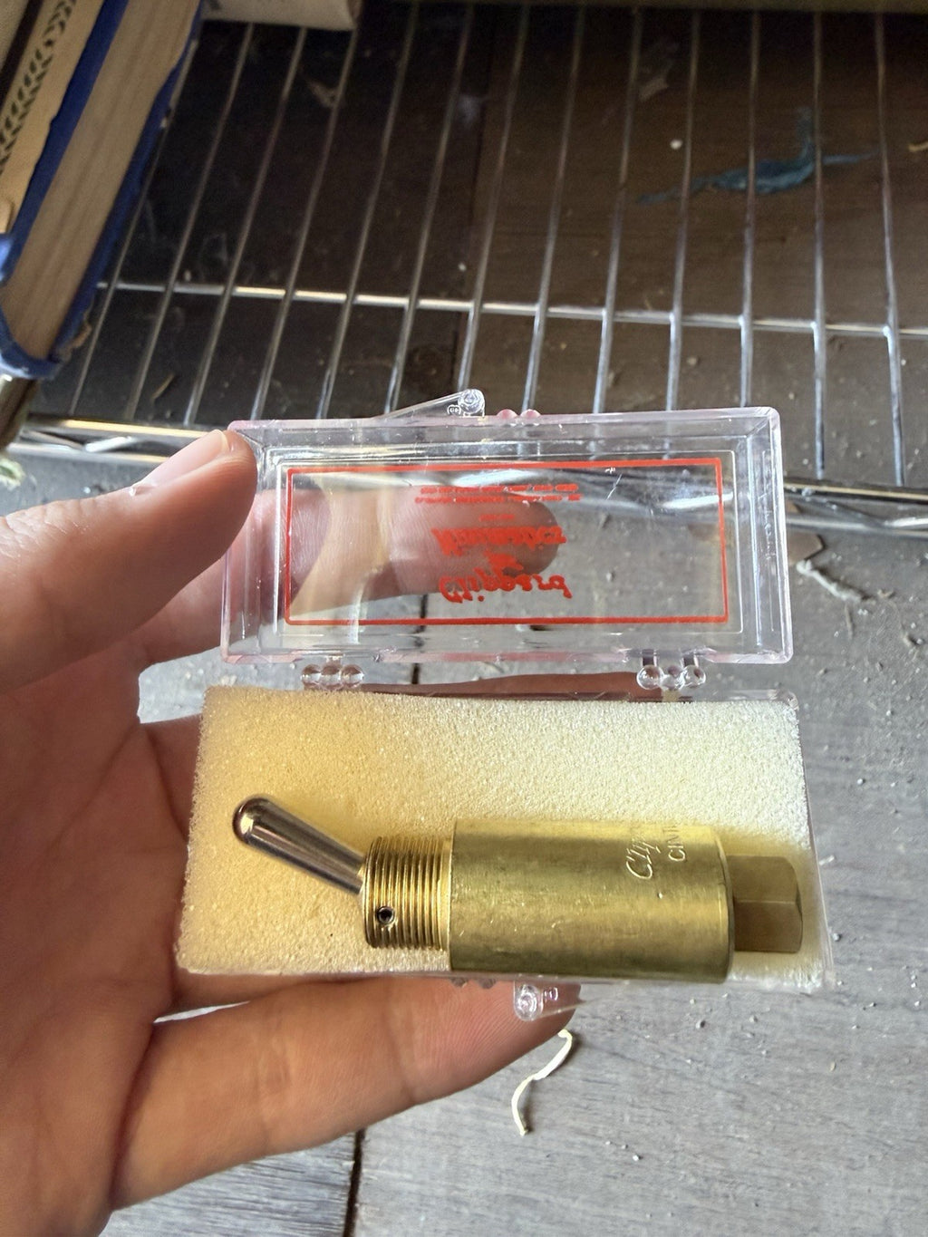 Clippard Minimatic Pneumatic Toggle Valve Brass Body Manual Switch Valve NOS1