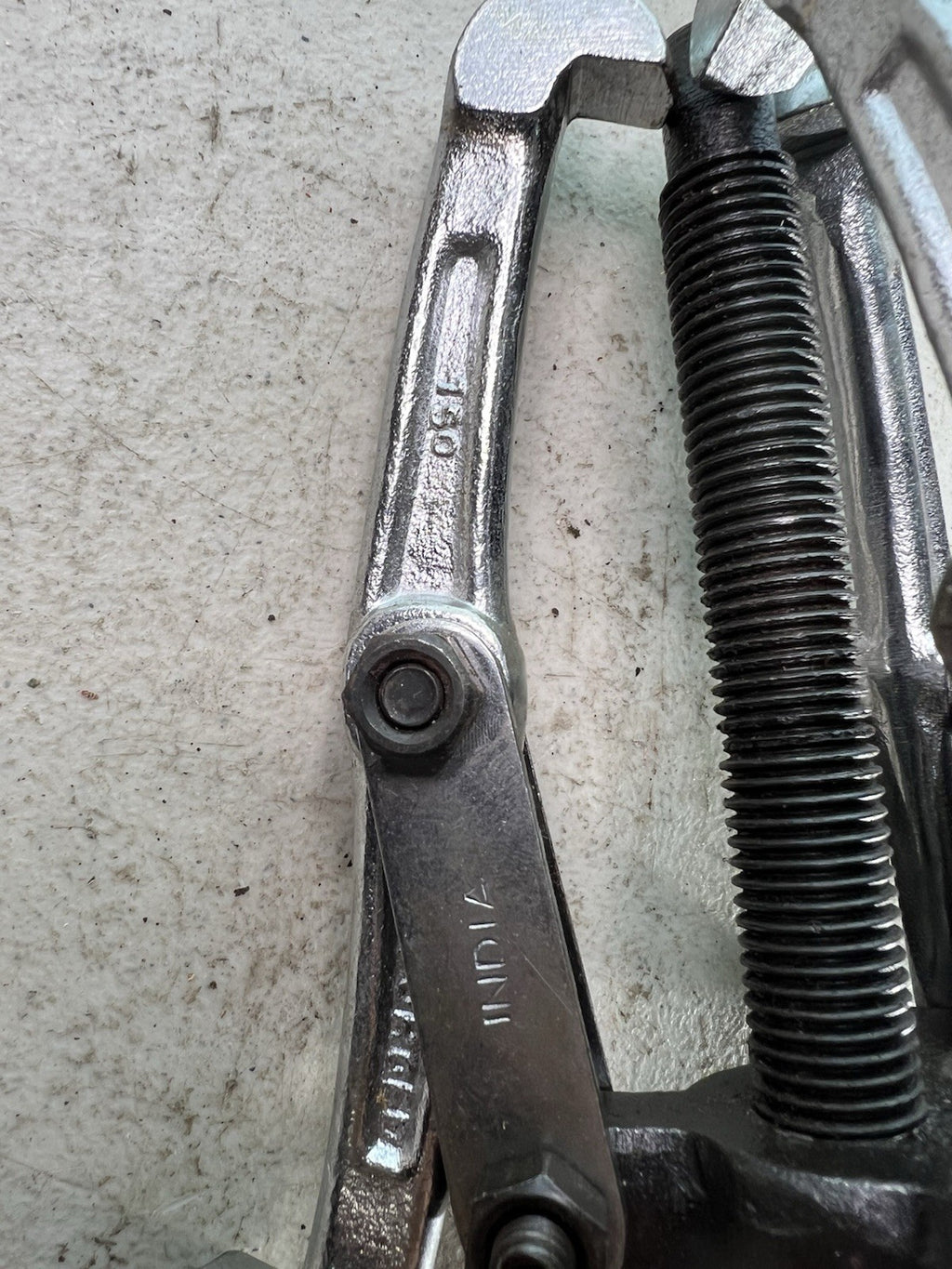 ADT- 3043 2TON 3-Jaw Gear Puller – 150mm1