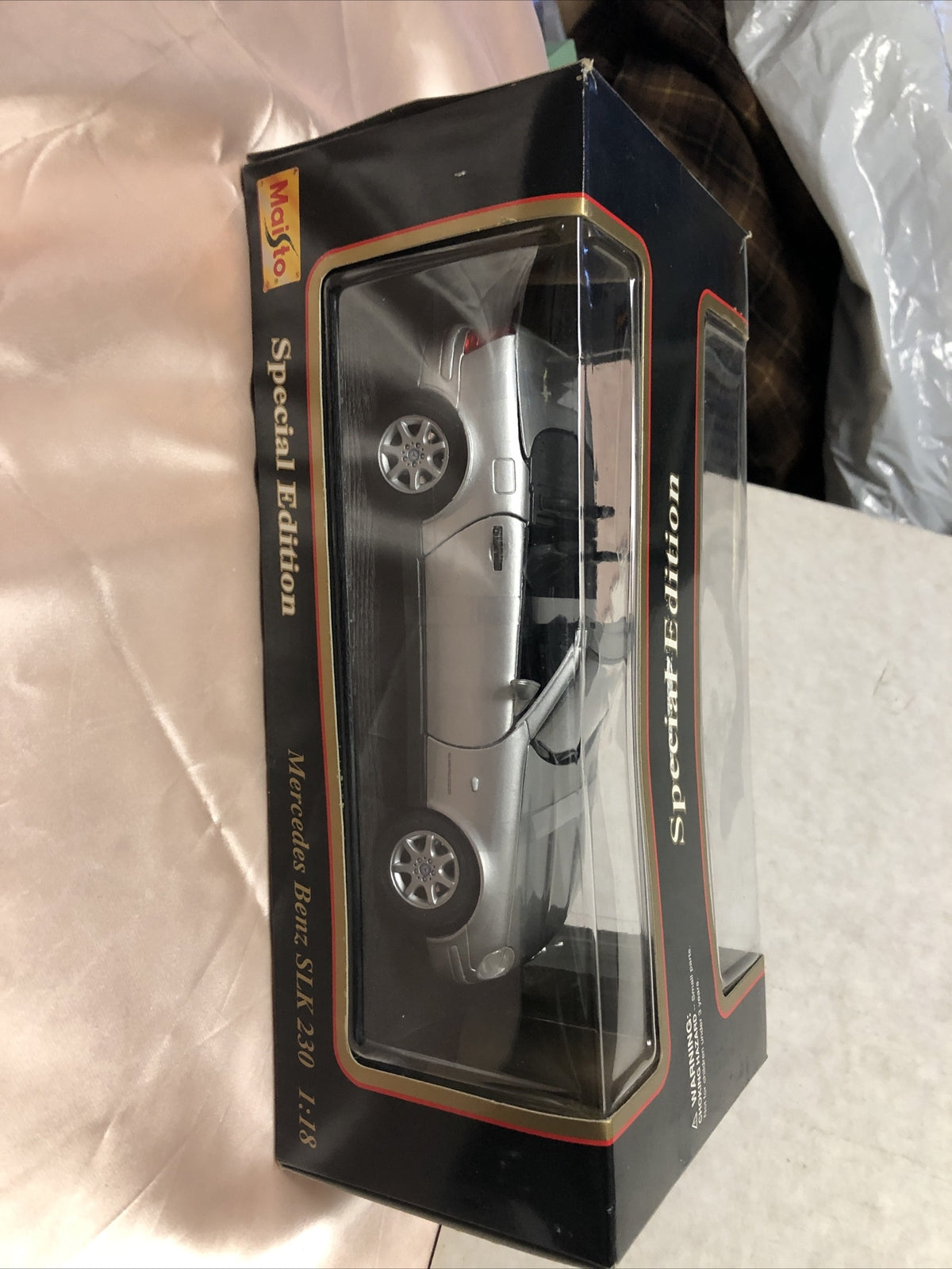Maisto Special Edition Mercedes Benz SLK 230 - 1:183