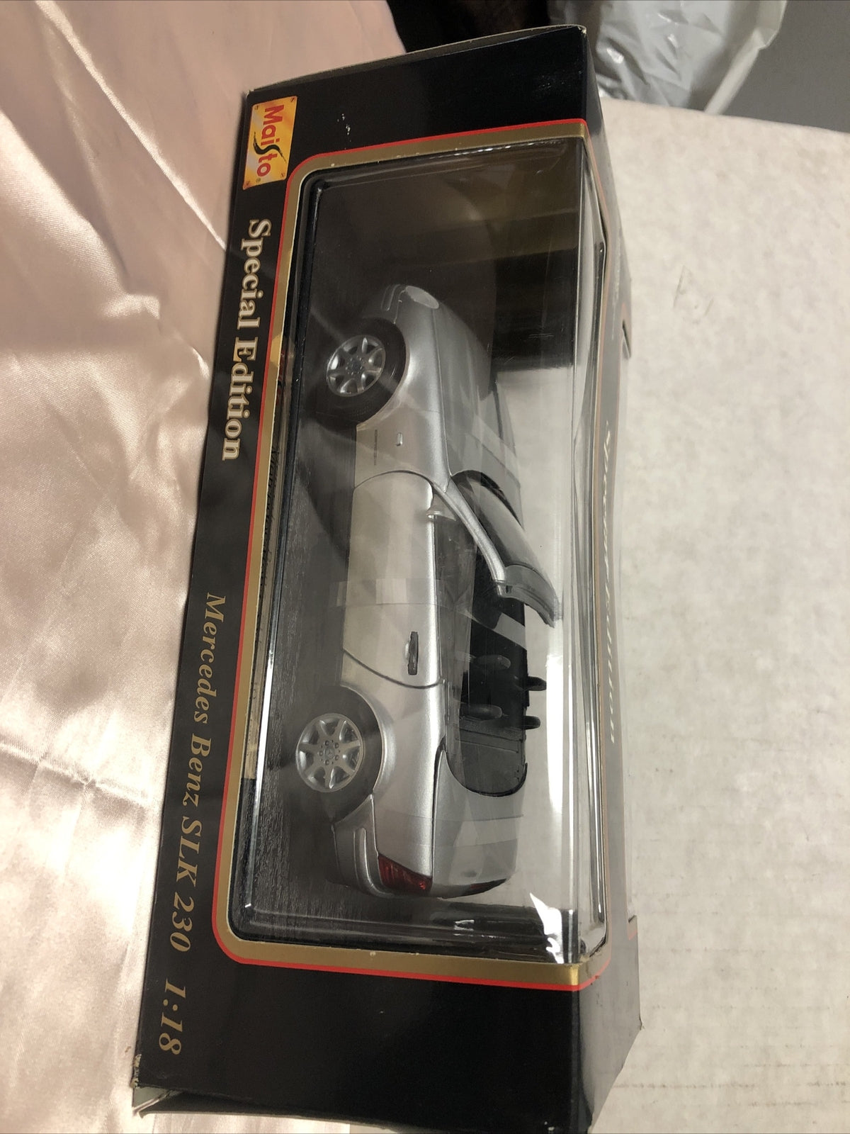 Maisto Special Edition Mercedes Benz SLK 230 - 1:180