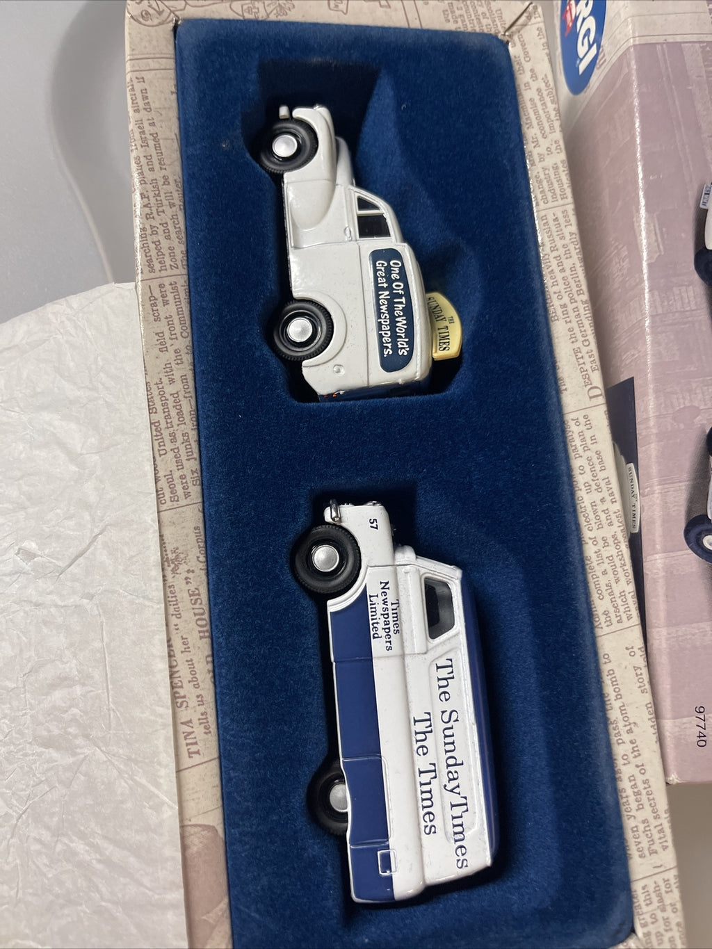 CORGI The Sunday Times CLASSIC Set Limited Ed Morris 1000 Van2