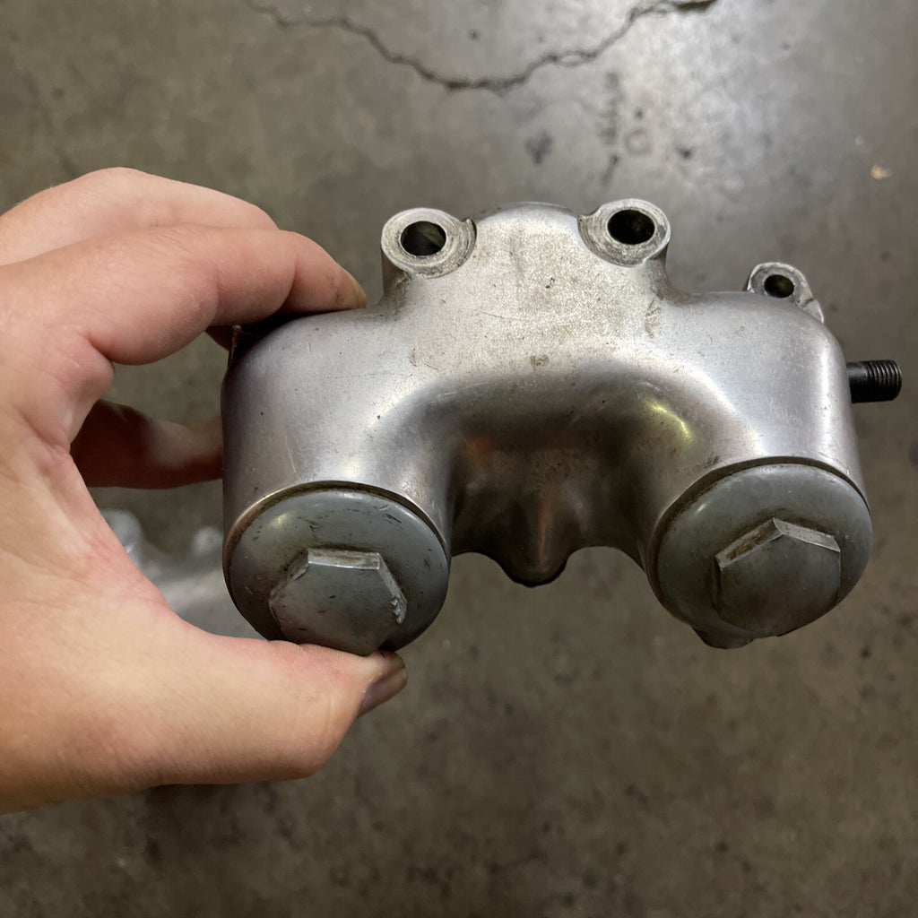 1959 Triumph T120 Bonneville Cylinder Head rockerbox lot of 2 for parts3