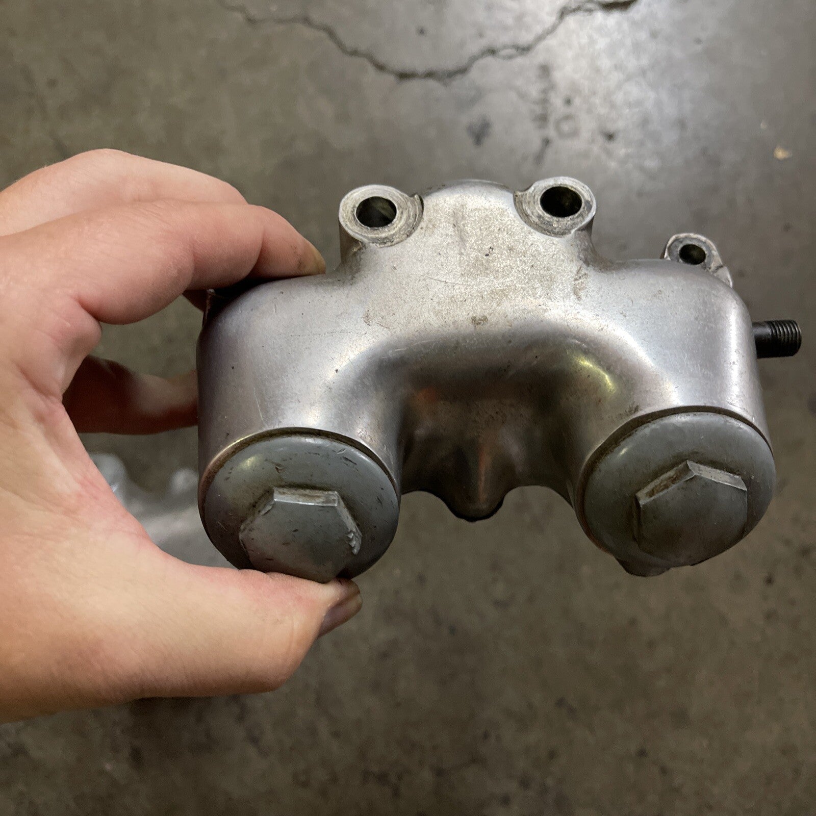 1959 Triumph T120 Bonneville Cylinder Head rockerbox lot of 2 for parts3