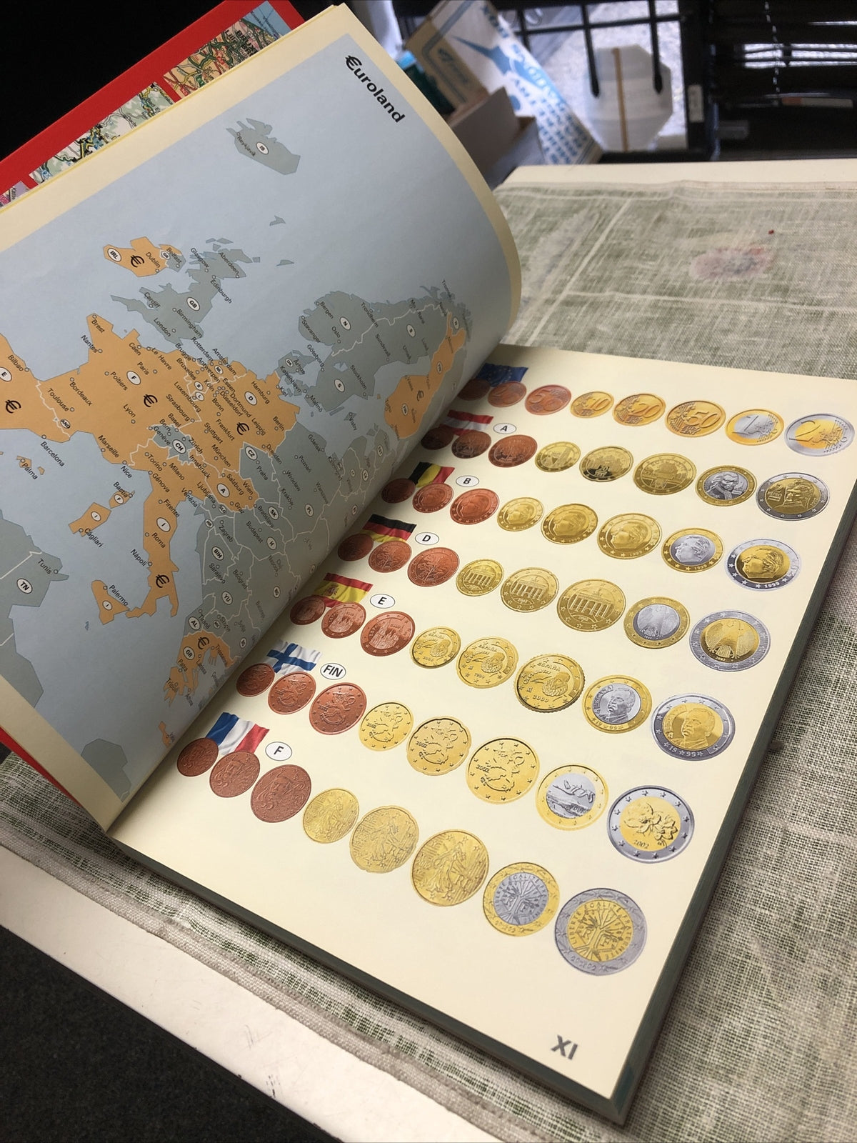 NEW ATLAS EUROPE ROAD ATLAS : 1:800,000 HALLWAG INTERNATIONAL2