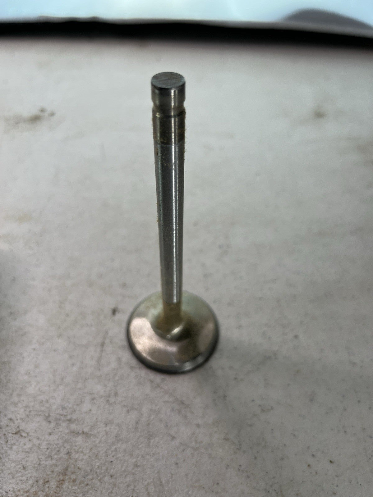 1963-1984 Chevrolet Pickup Panel Suburban NOS 327 intake valve 1-39460771