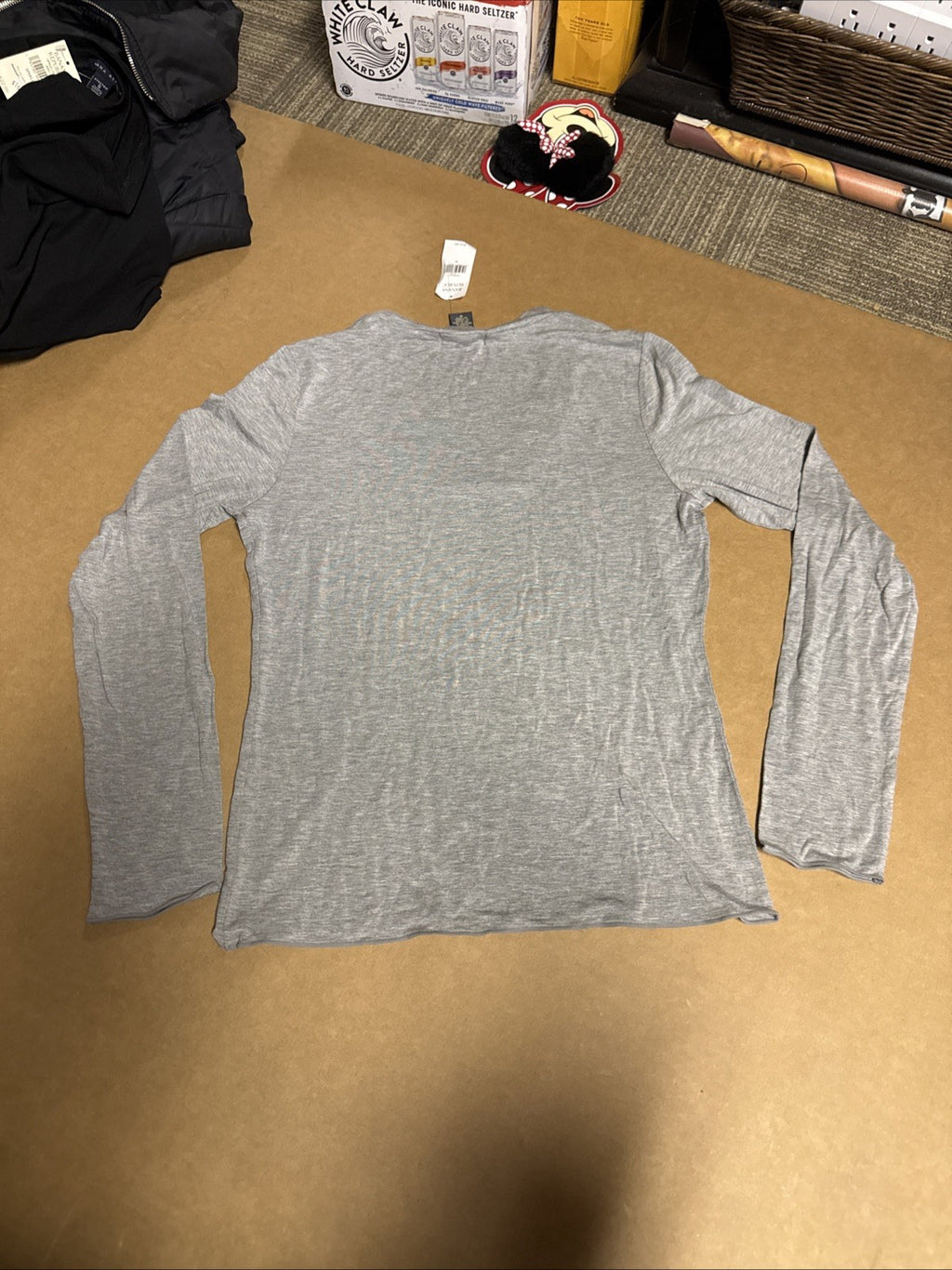 NWT Banana Republic Women’s Gray V Neck Long Sleeve Shirt Size Medium4