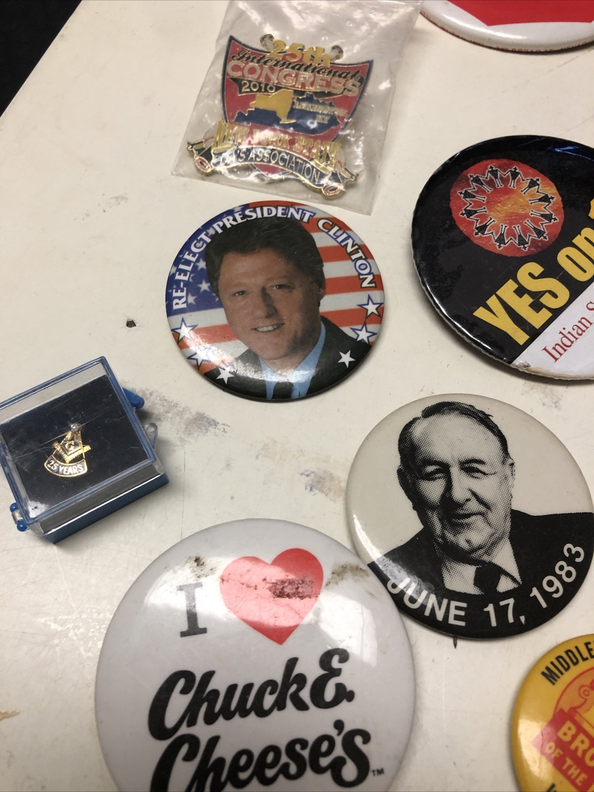 Lot 25 Vintage Unicorn Button Pin Lot Re Elect Clinton, Budlight Dog, And More3
