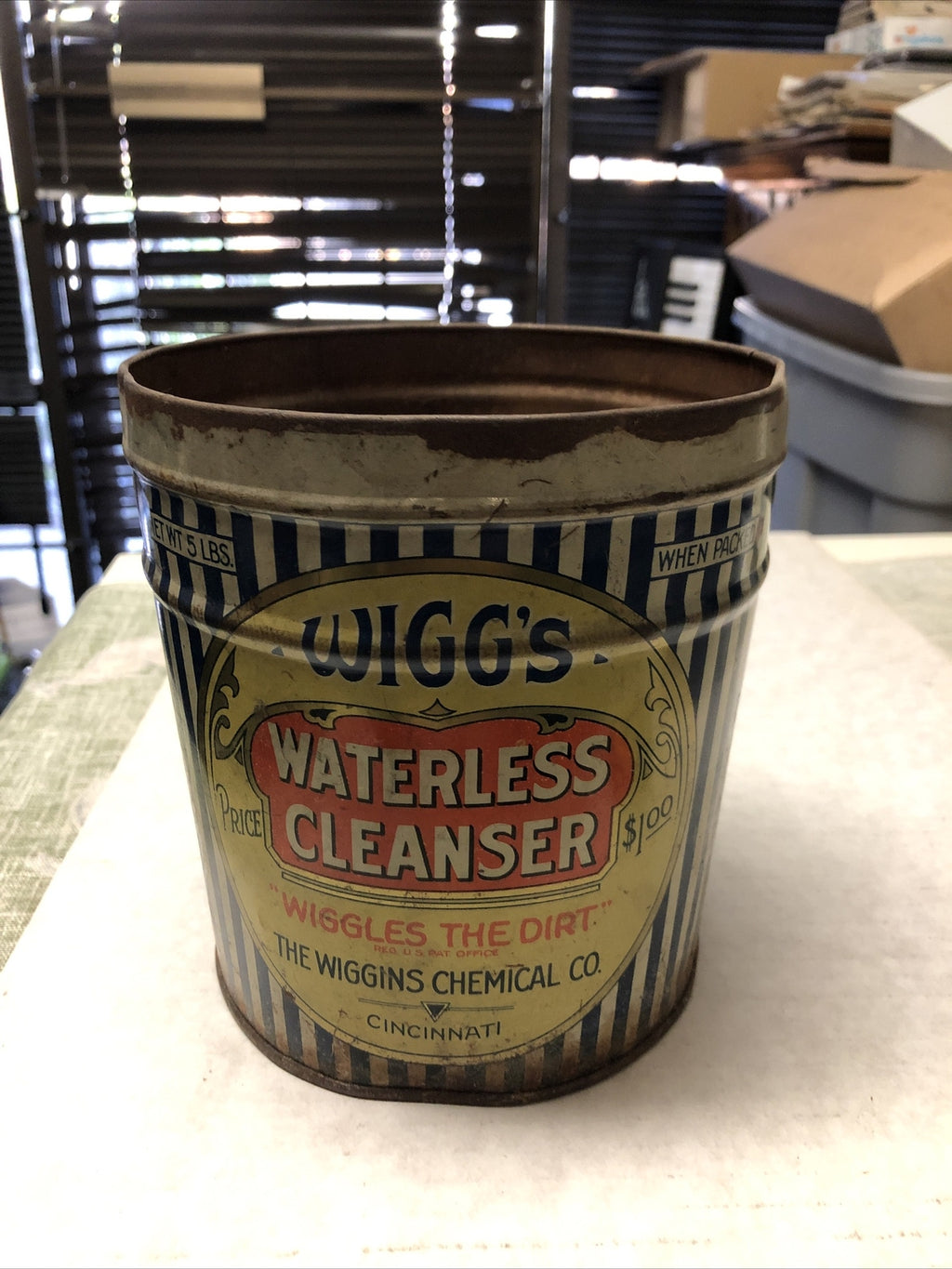 Antique Wiggs Waterless Cleanser Tin EMPTY Wiggins Chemical Cincinnati OH0