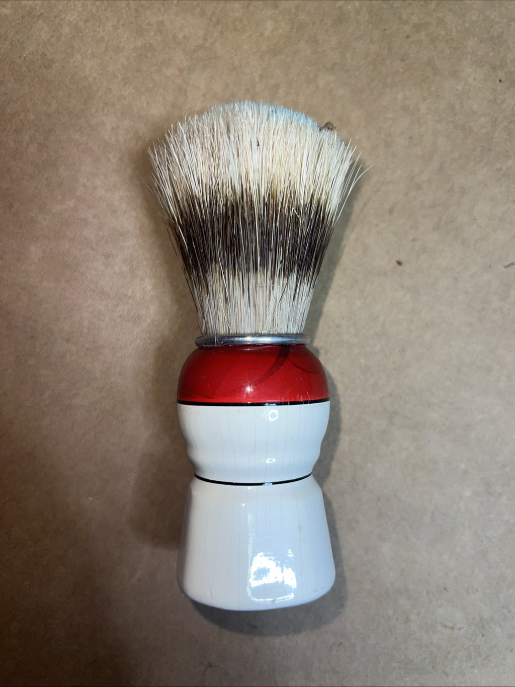 Vintage Shaving 'Butterfly' Brush Red And White Good Condition1