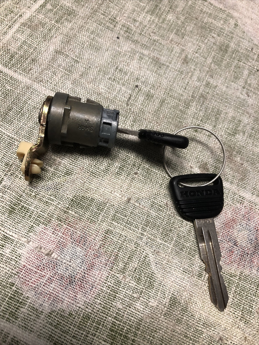 Honda Door Lock W/ 2 Keys SM4R0