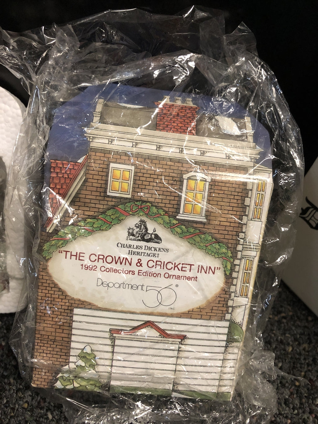 Department 56 NIB "The Crown & Cricket Inn" COLLECTORS EDITION ORNAMENT 19921