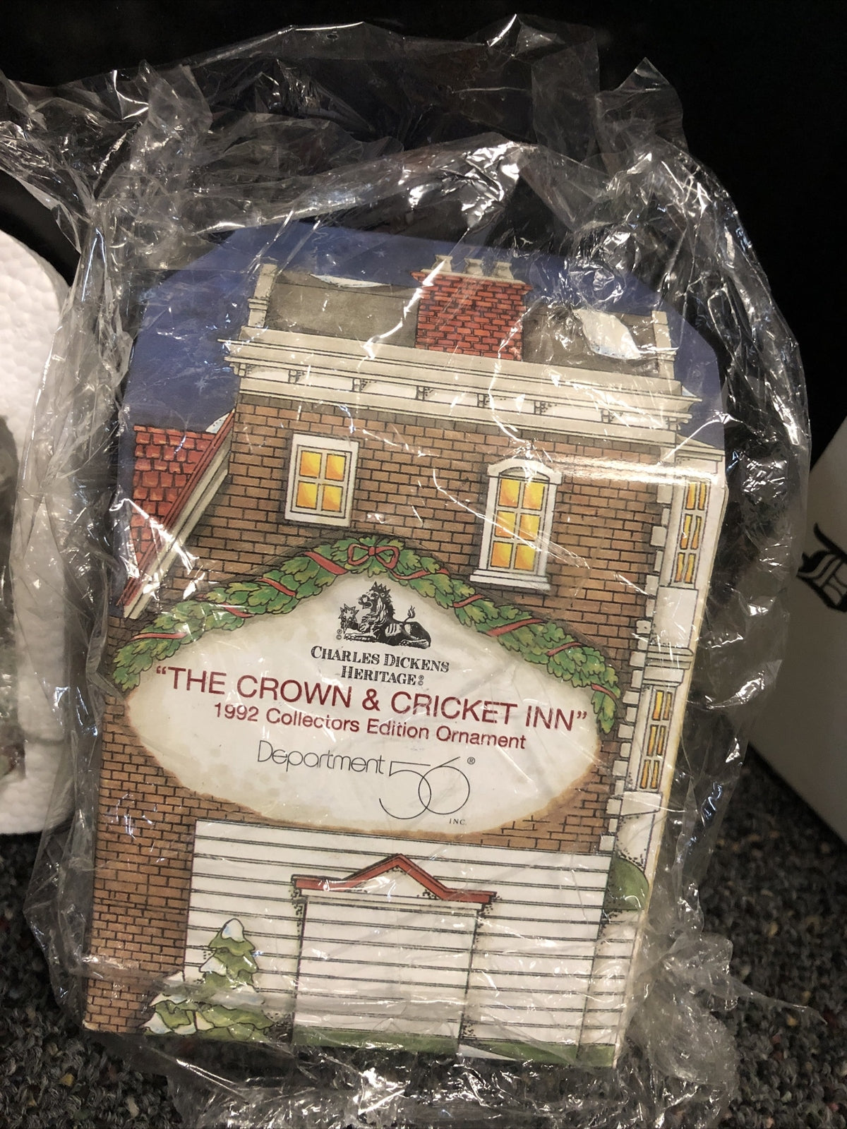 Department 56 NIB "The Crown & Cricket Inn" COLLECTORS EDITION ORNAMENT 19921