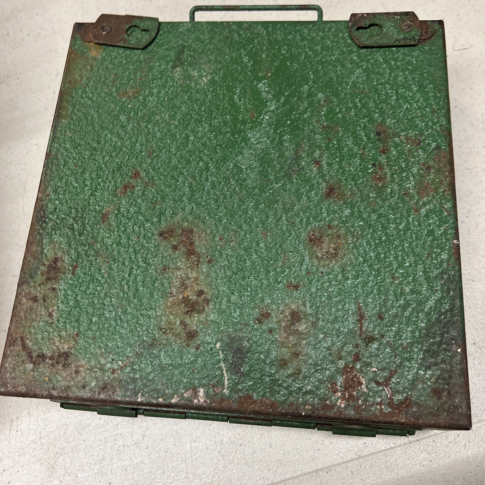 Vintage LadE.D. Bullard & Co. First Aid Original green Metal Box NO CONTENTS5