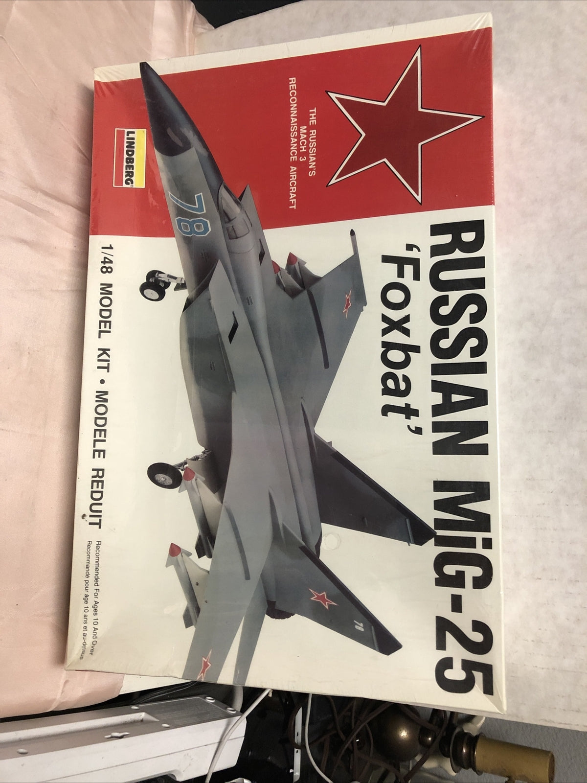Lindberg Russian MiG-25 Foxbat 1/48 Model Kit SEALED0