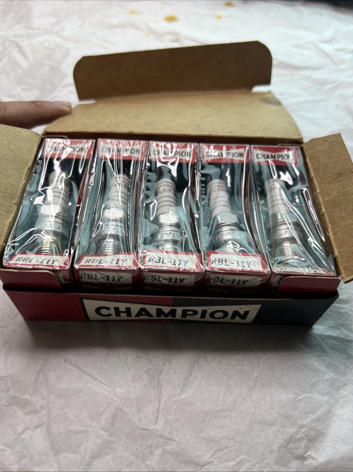 10 Champion RBN-13Y Spark Plugs NEW NOS3
