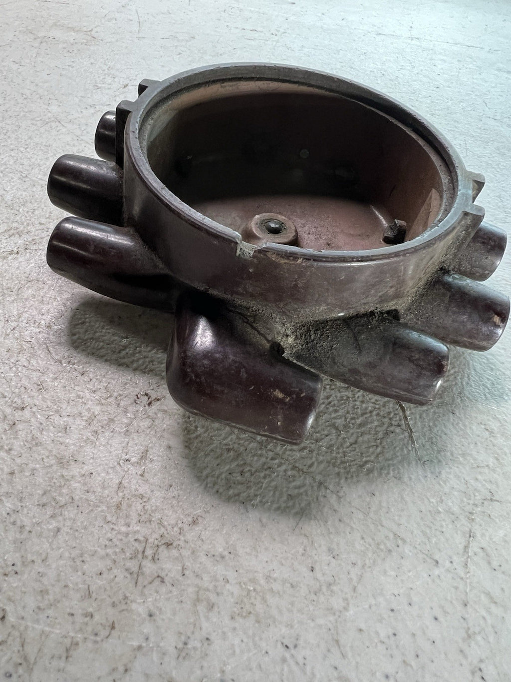 Vintage Bakelite 8-Cylinder Distributor Cap – Classic Ignition Part #22